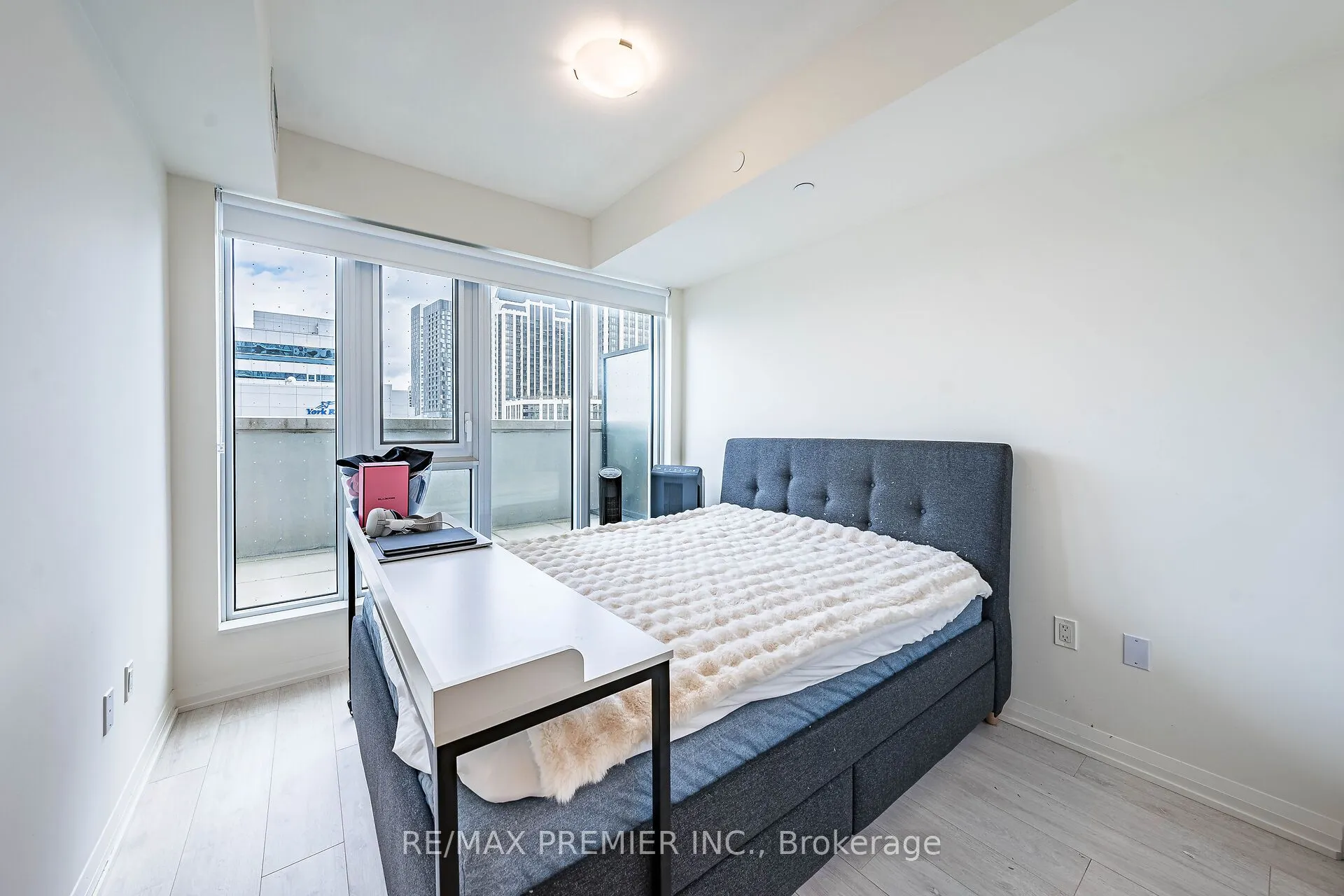 9000 Jane Street, #215