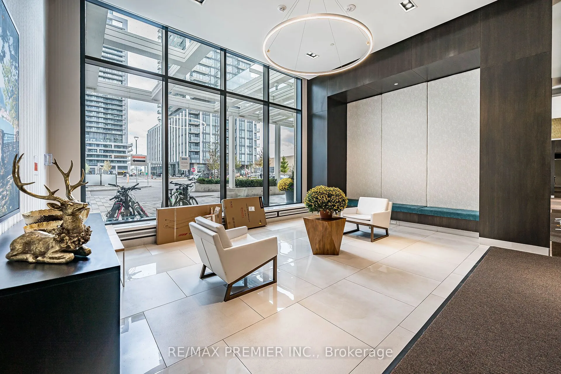 9000 Jane Street, #215