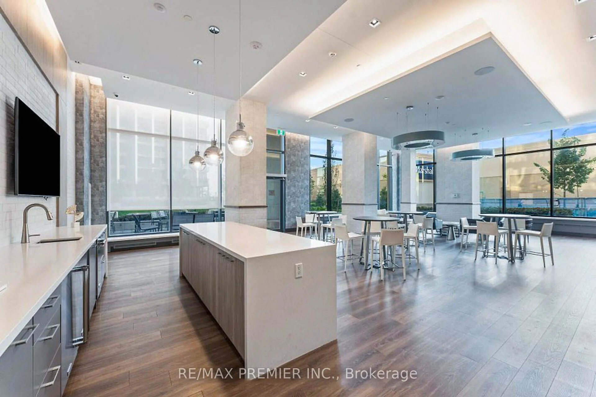 9000 Jane Street, #215