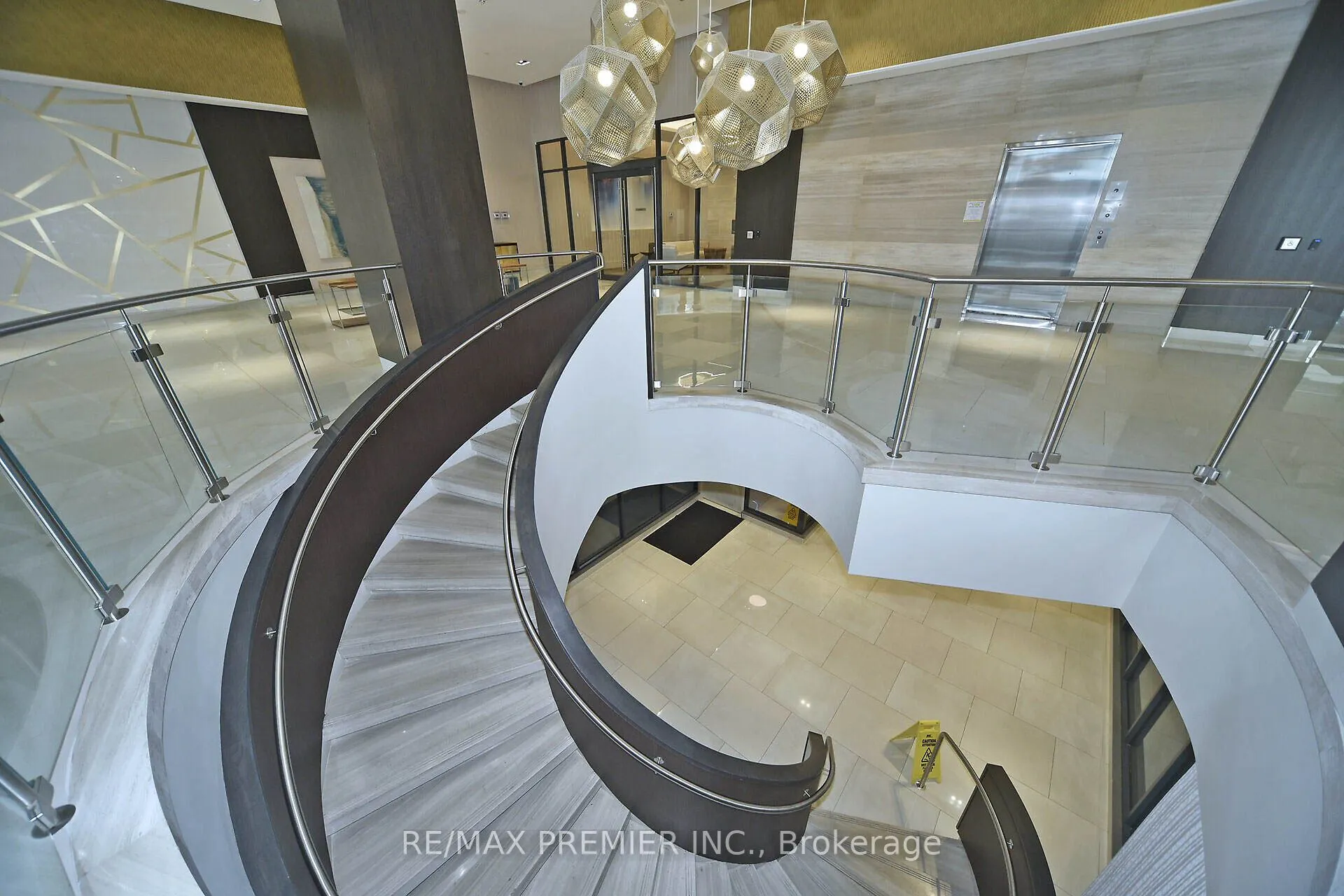 9000 Jane Street, #215