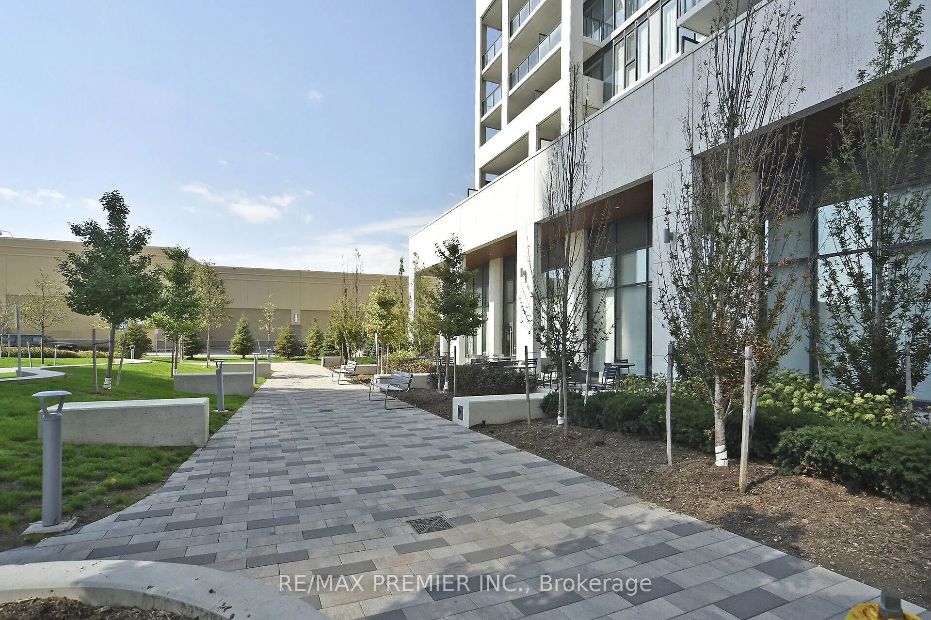 9000 Jane Street, #215