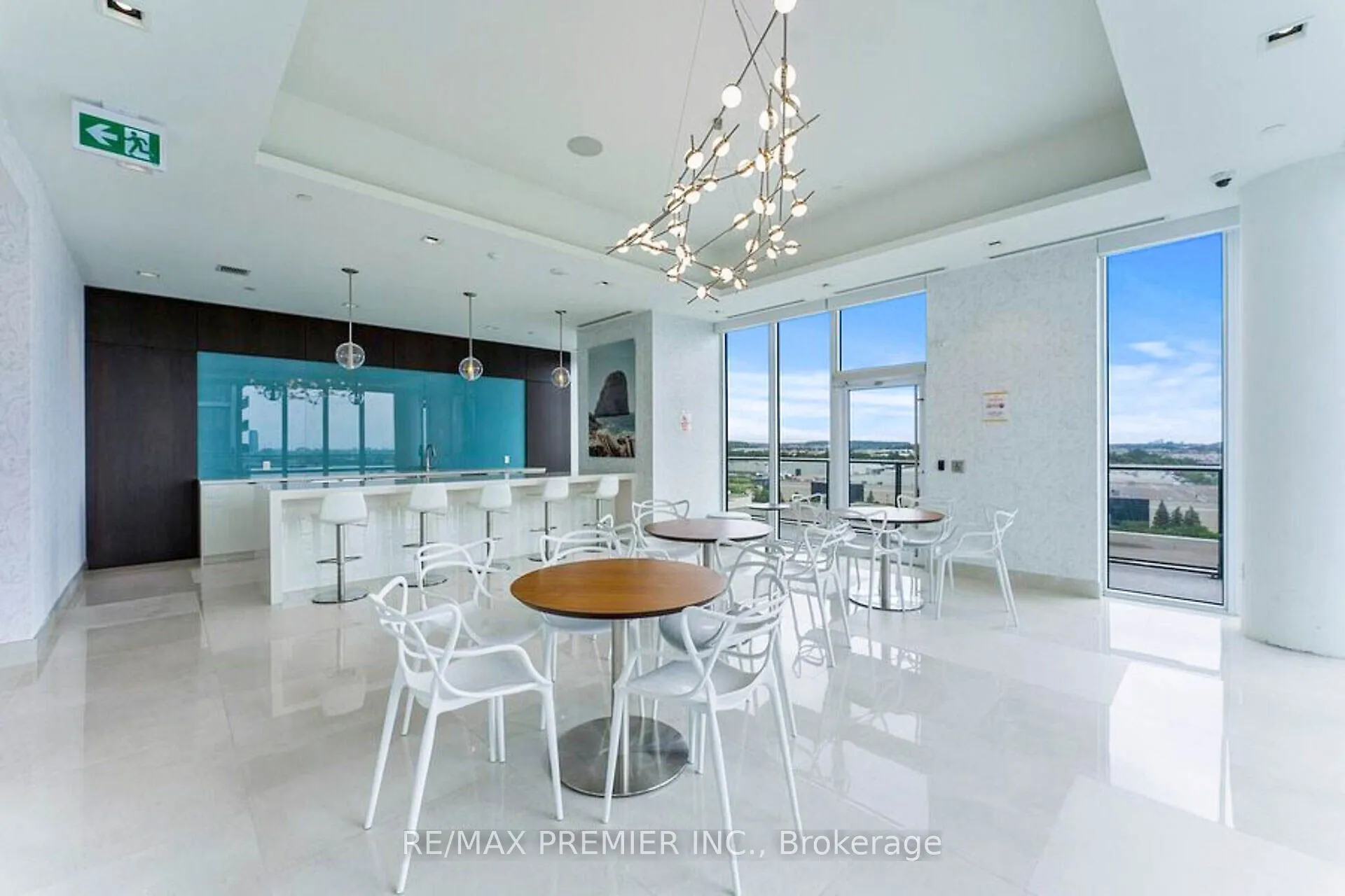 9000 Jane Street, #215