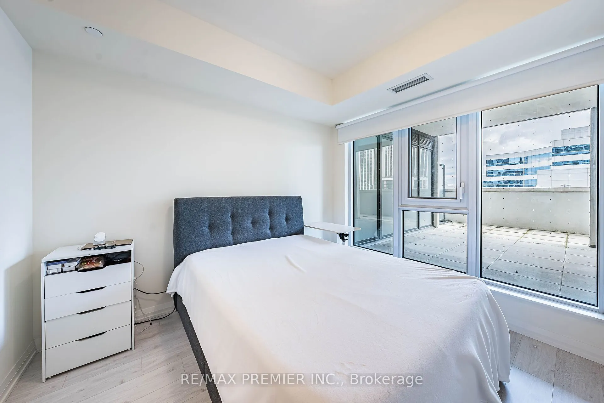 9000 Jane Street, #215