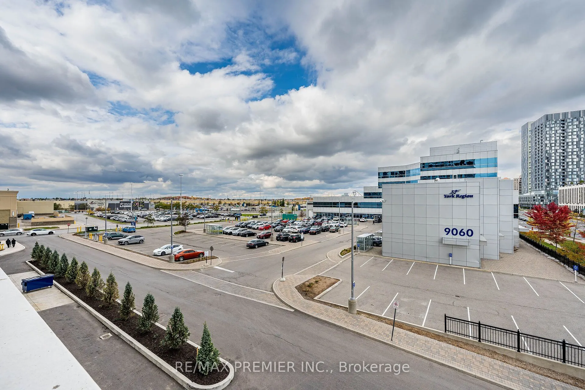 9000 Jane Street, #215