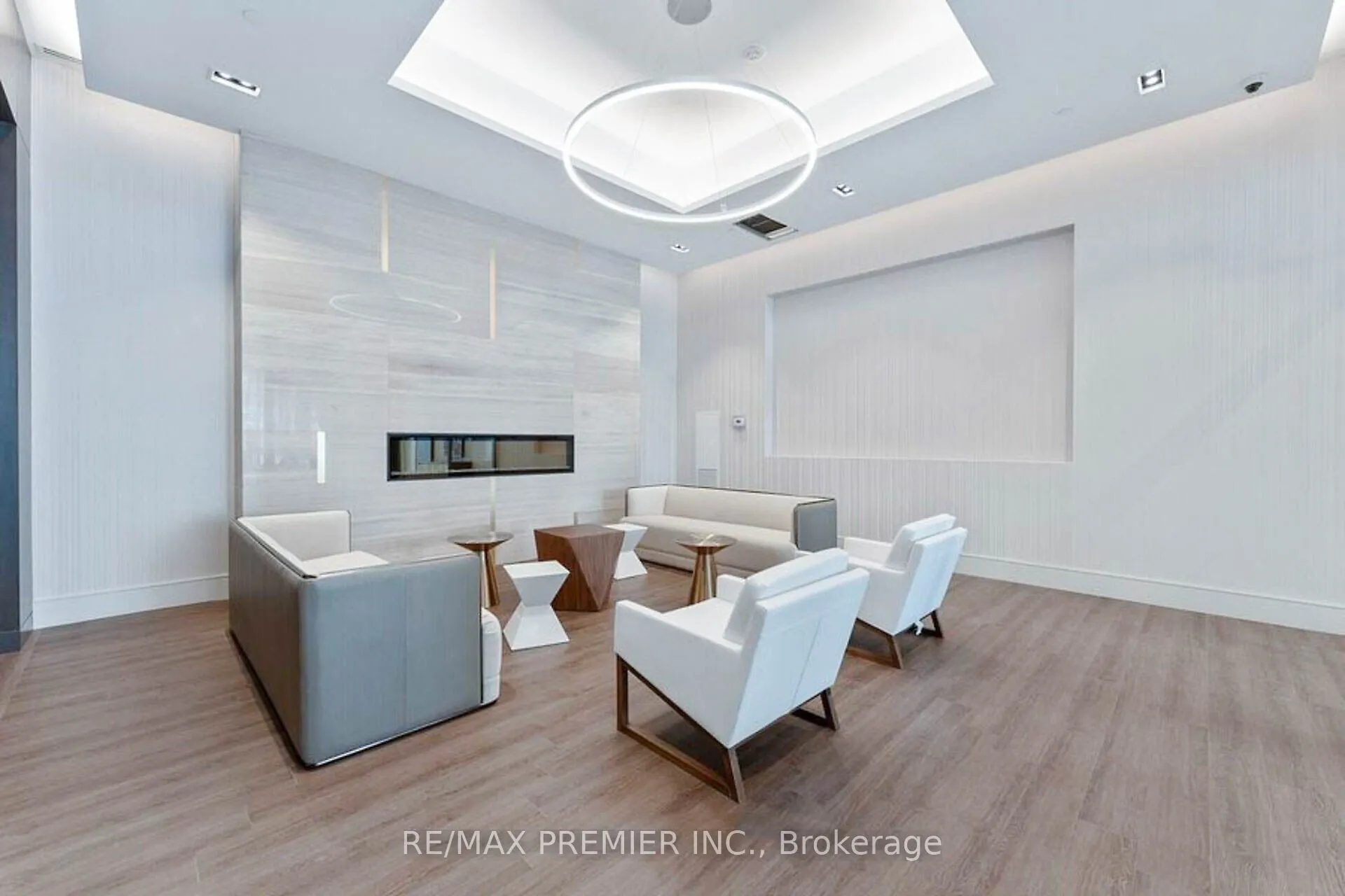 9000 Jane Street, #215