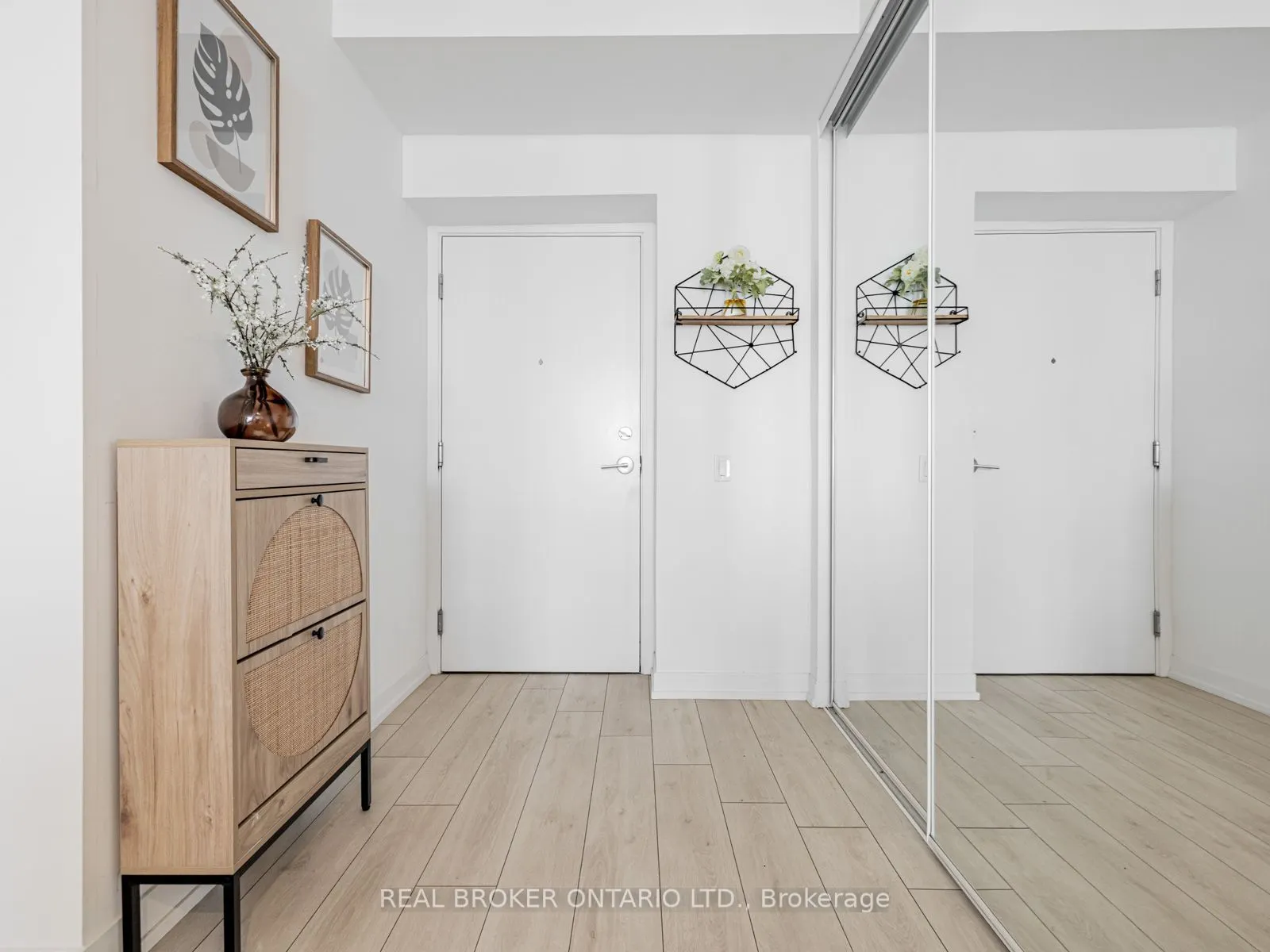 950 Portage Parkway, #2501