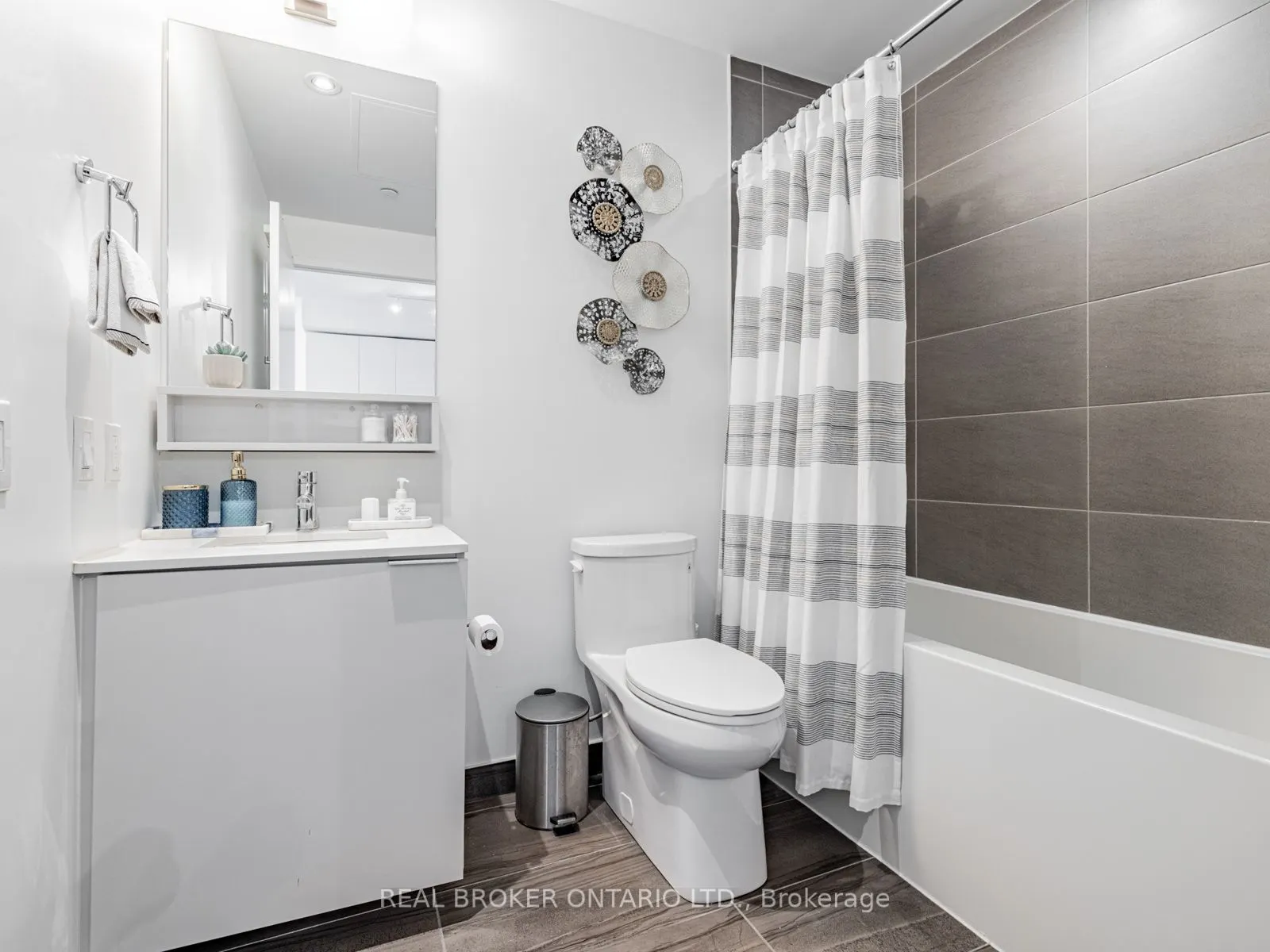 950 Portage Parkway, #2501