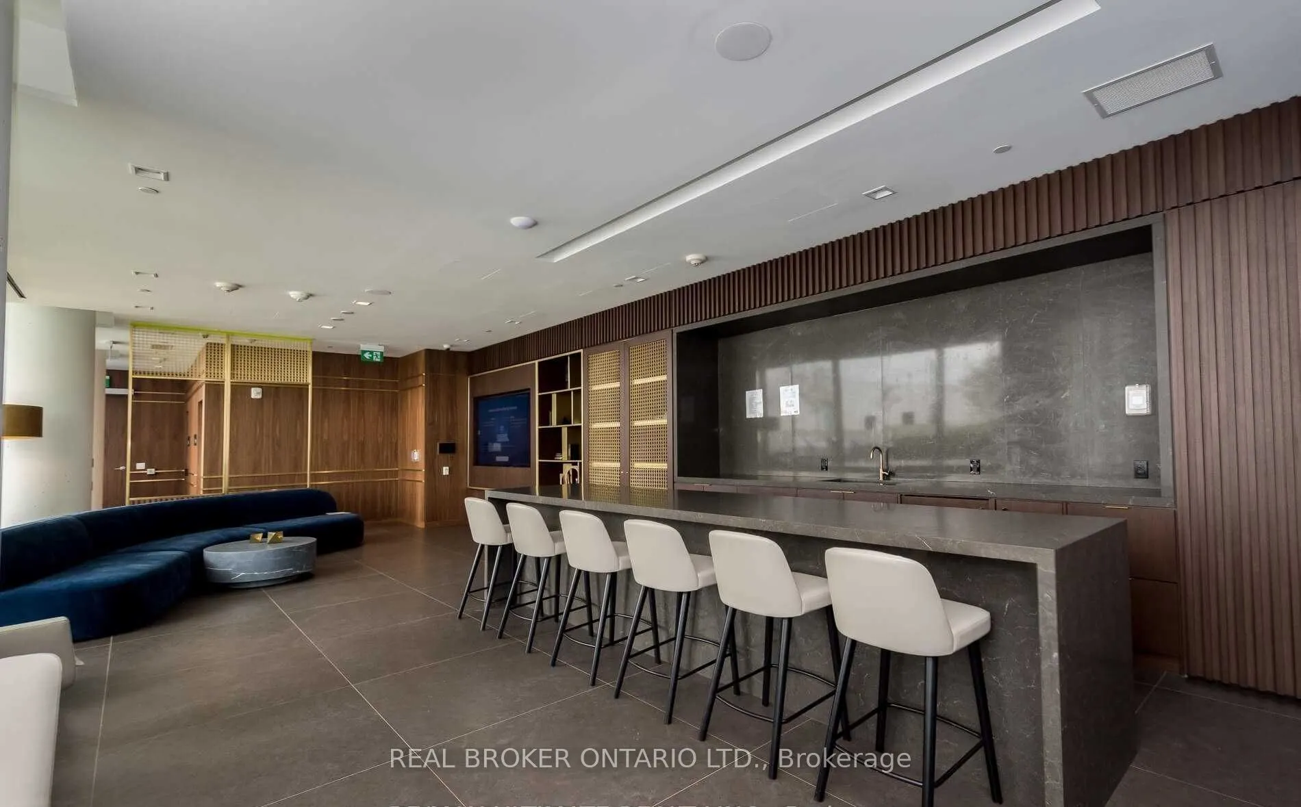 950 Portage Parkway, #2501