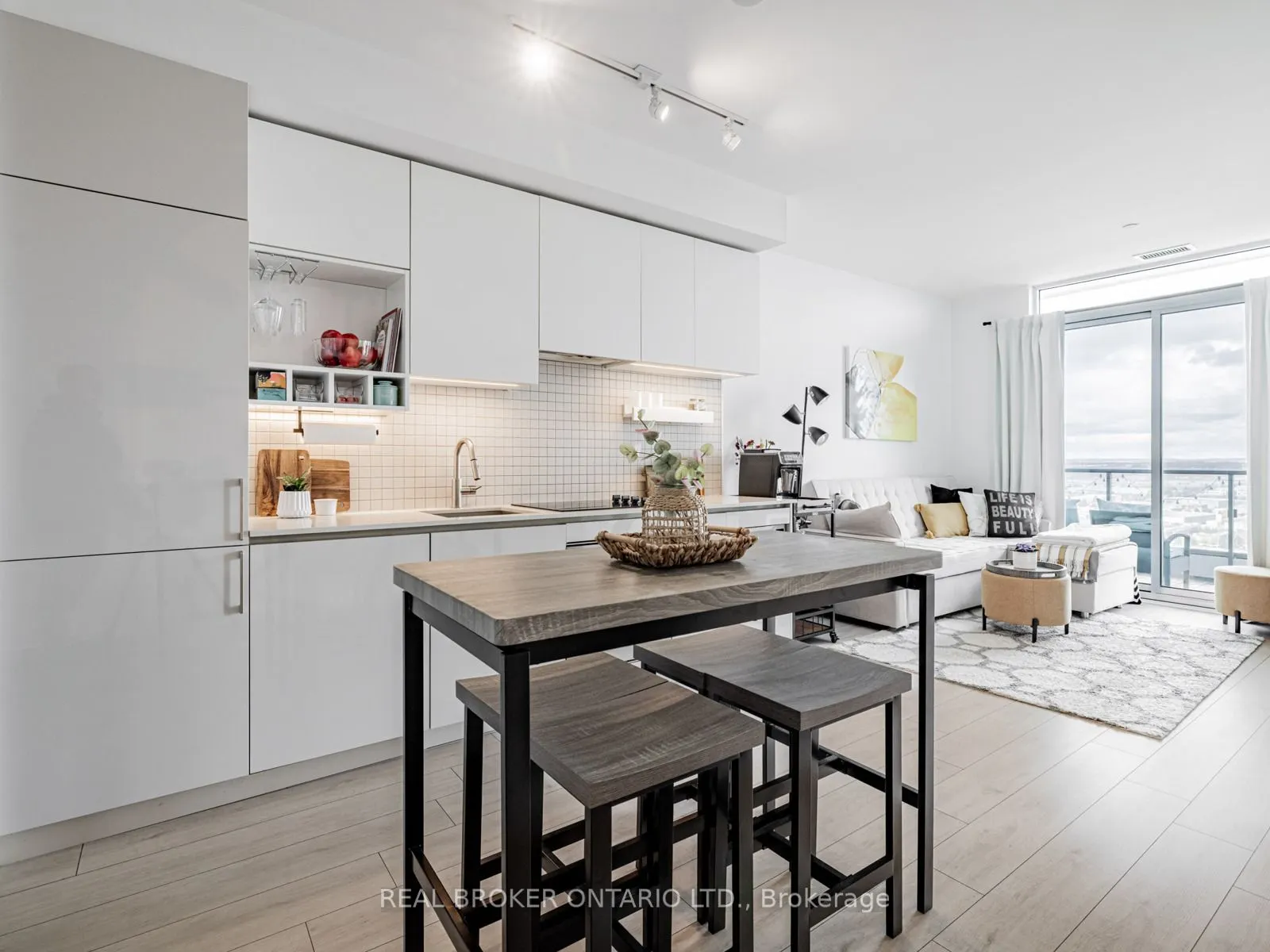 950 Portage Parkway, #2501