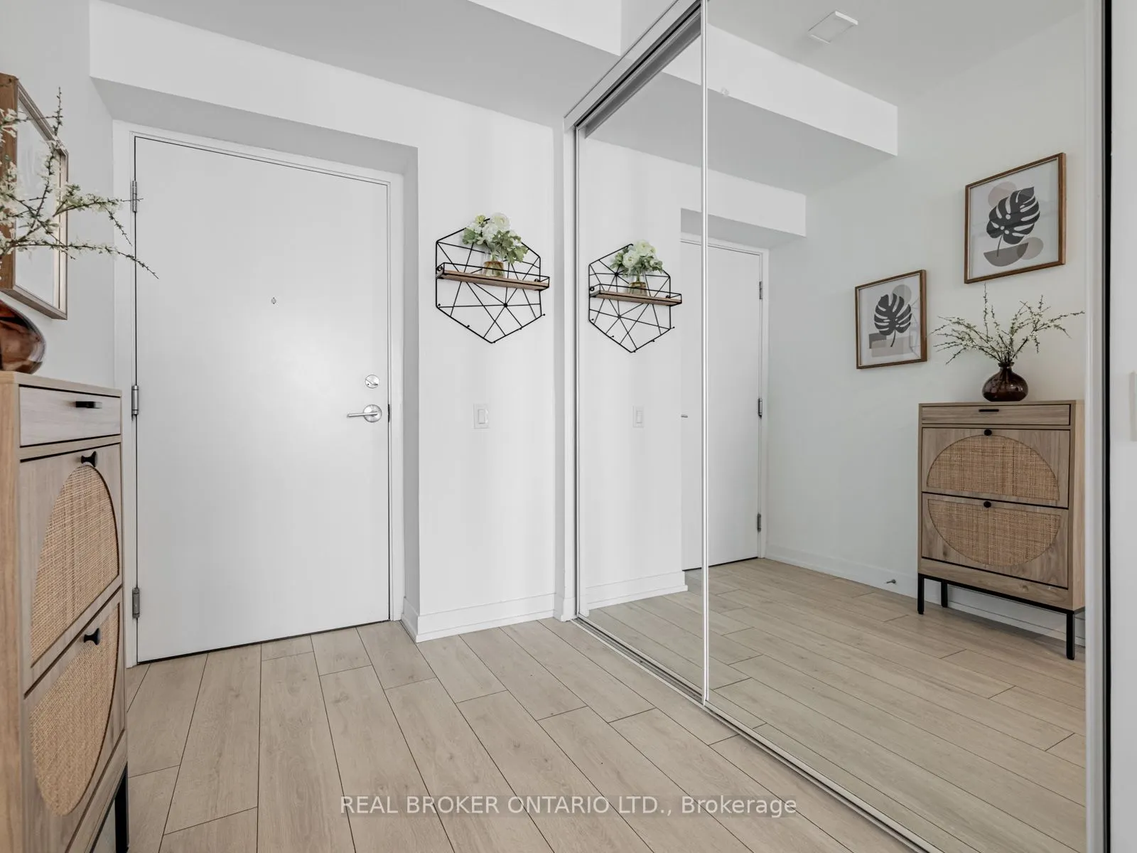 950 Portage Parkway, #2501