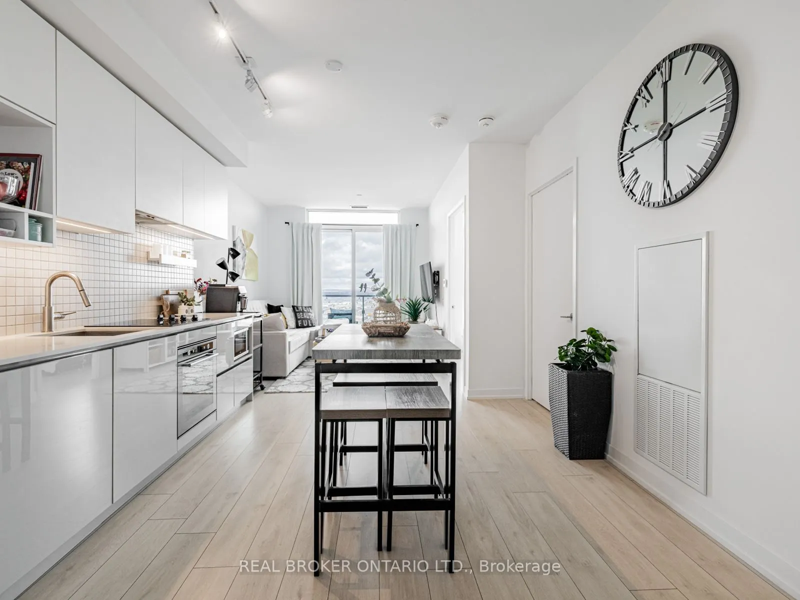 950 Portage Parkway, #2501