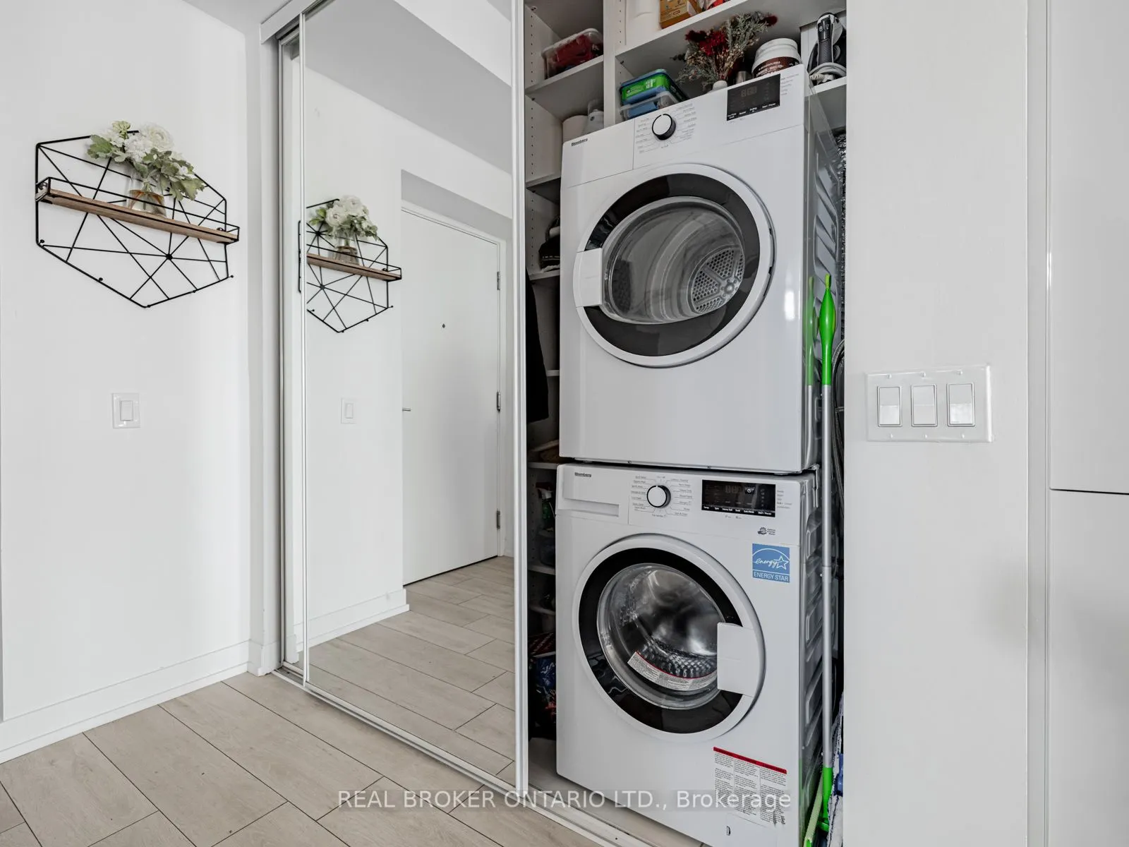 950 Portage Parkway, #2501