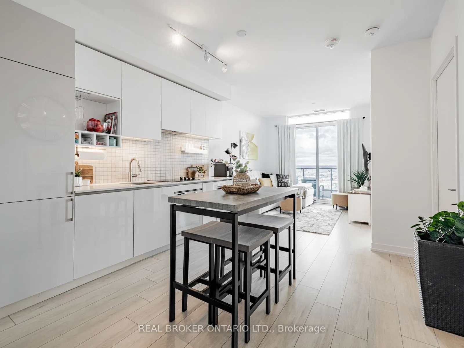 950 Portage Parkway, #2501