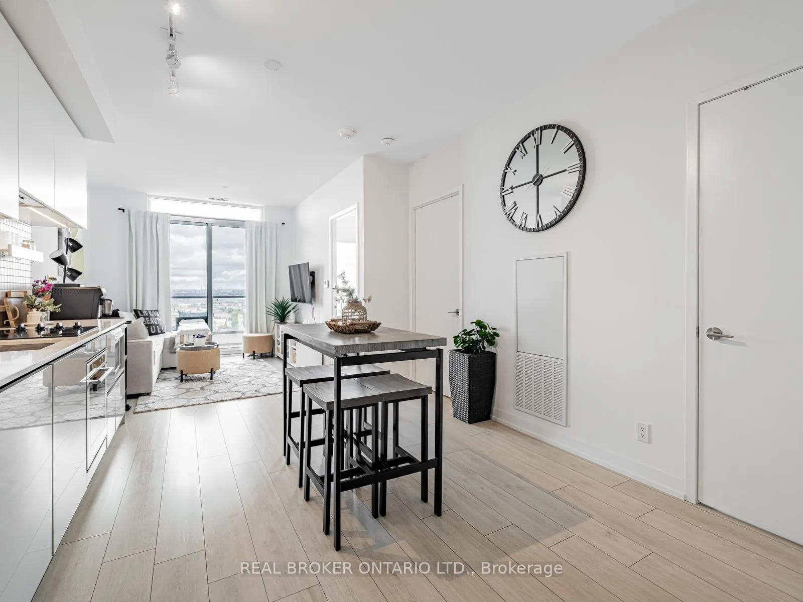 950 Portage Parkway, #2501