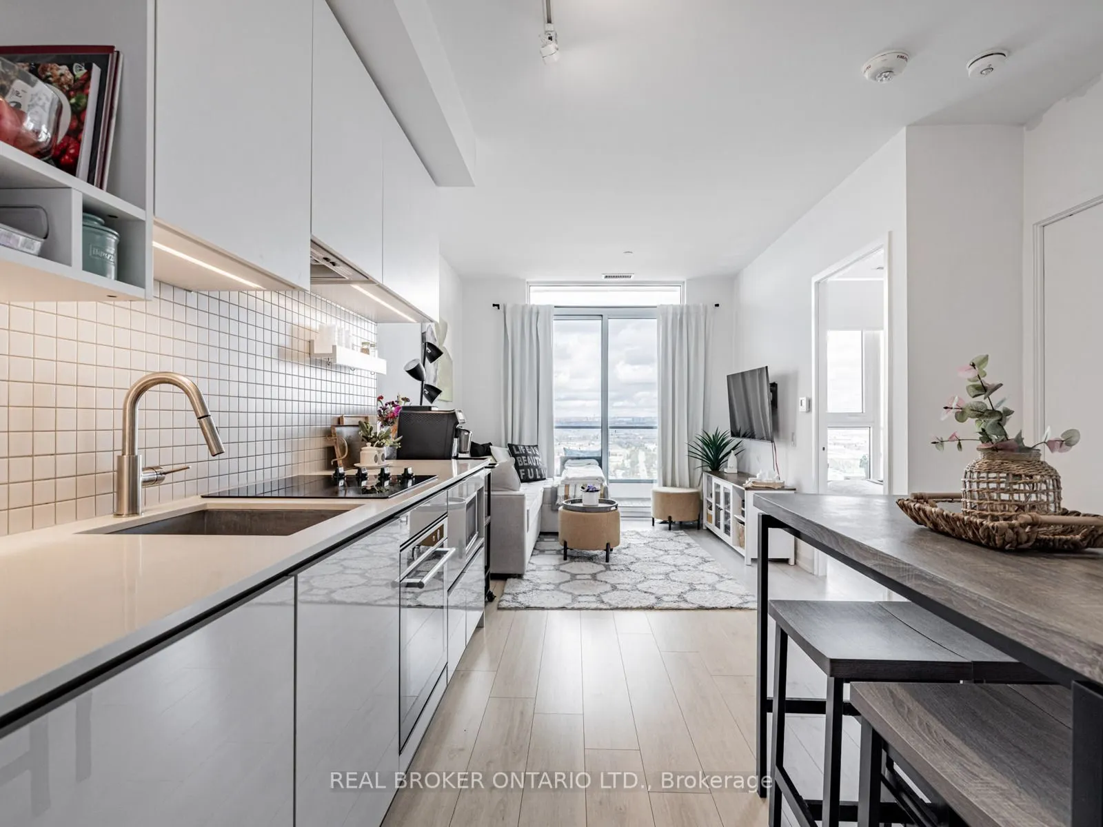 950 Portage Parkway, #2501