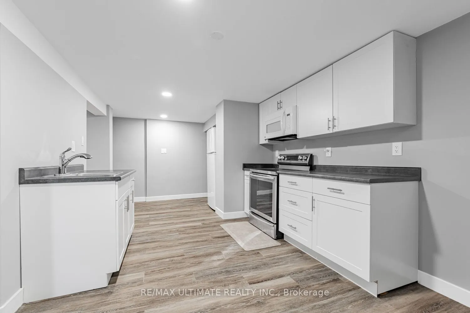 977 Ferndale Crescent, #Lower