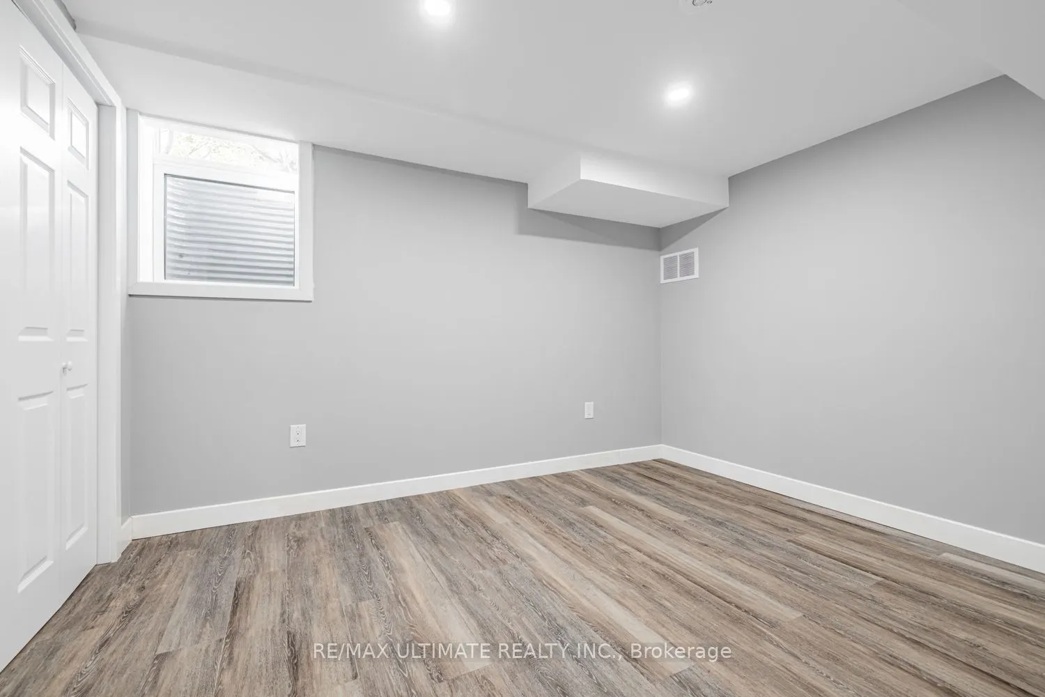 977 Ferndale Crescent, #Lower