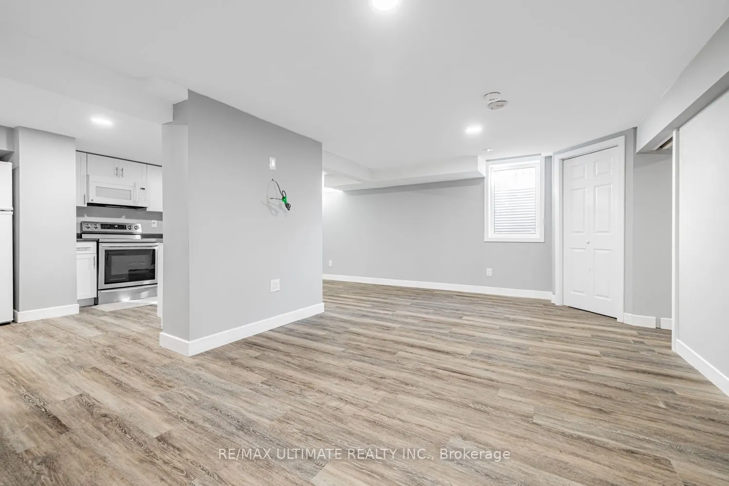 977 Ferndale Crescent, #Lower