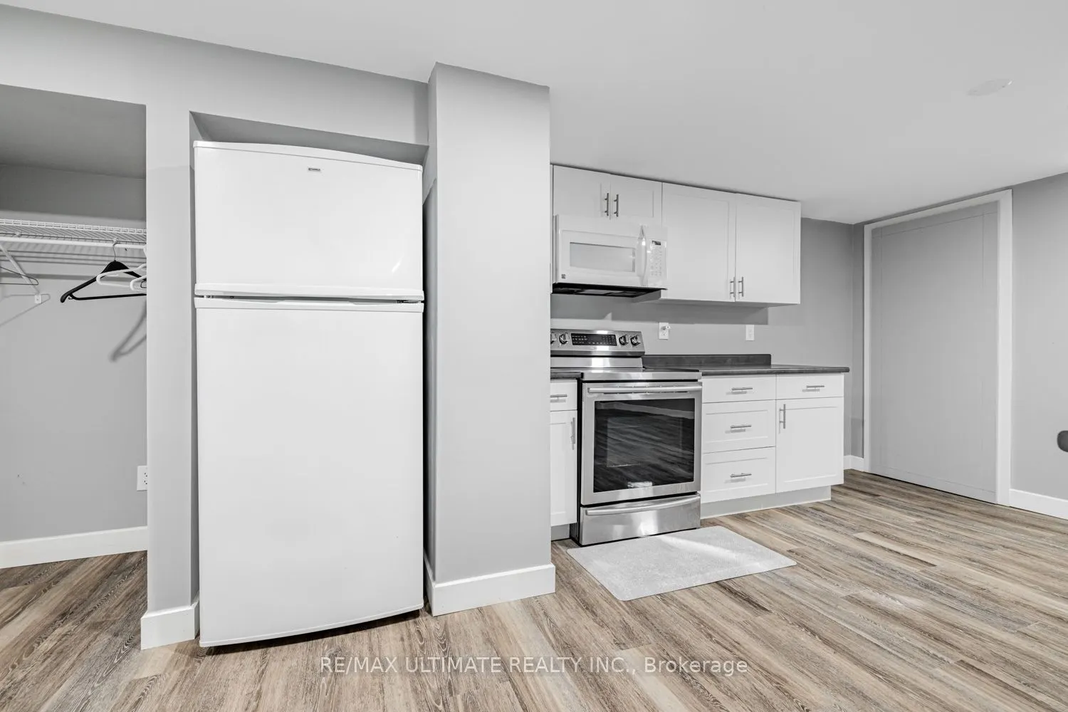 977 Ferndale Crescent, #Lower