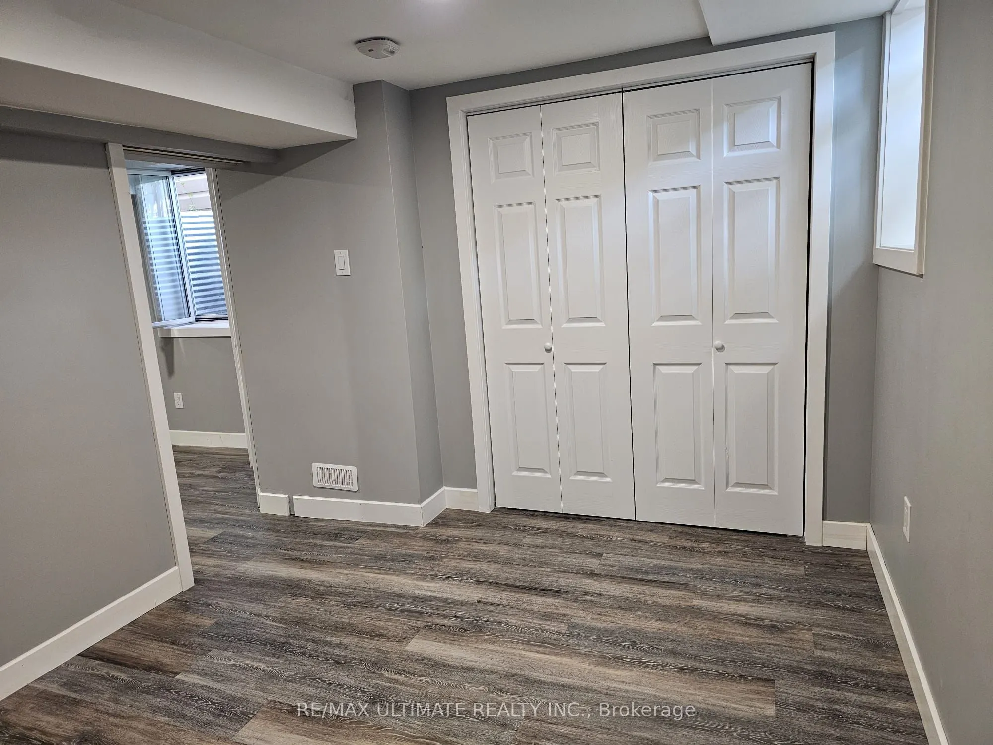 977 Ferndale Crescent, #Lower