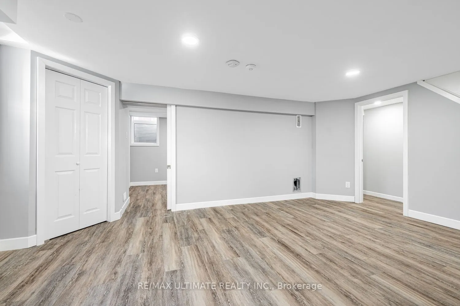 977 Ferndale Crescent, #Lower