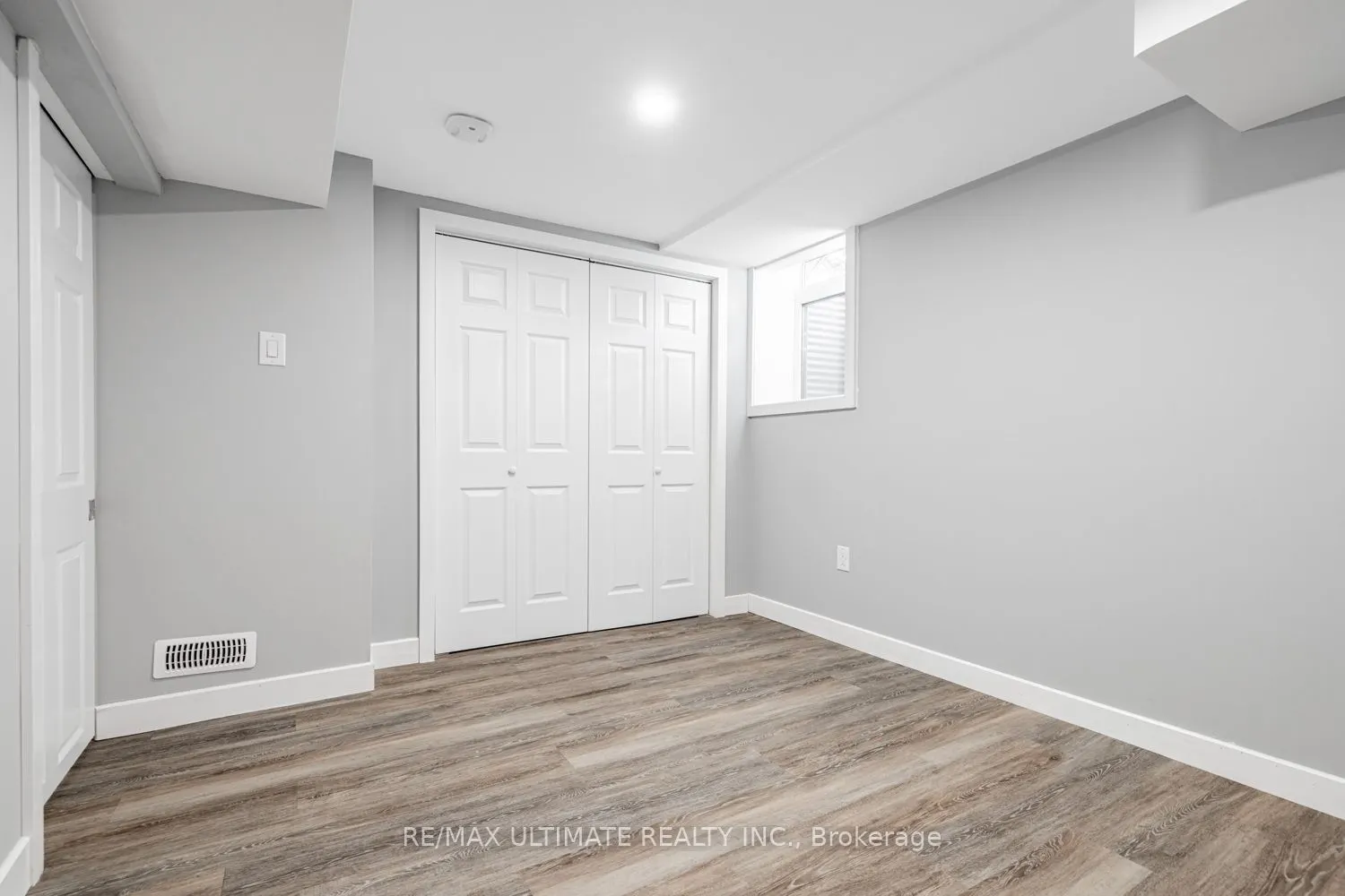 977 Ferndale Crescent, #Lower