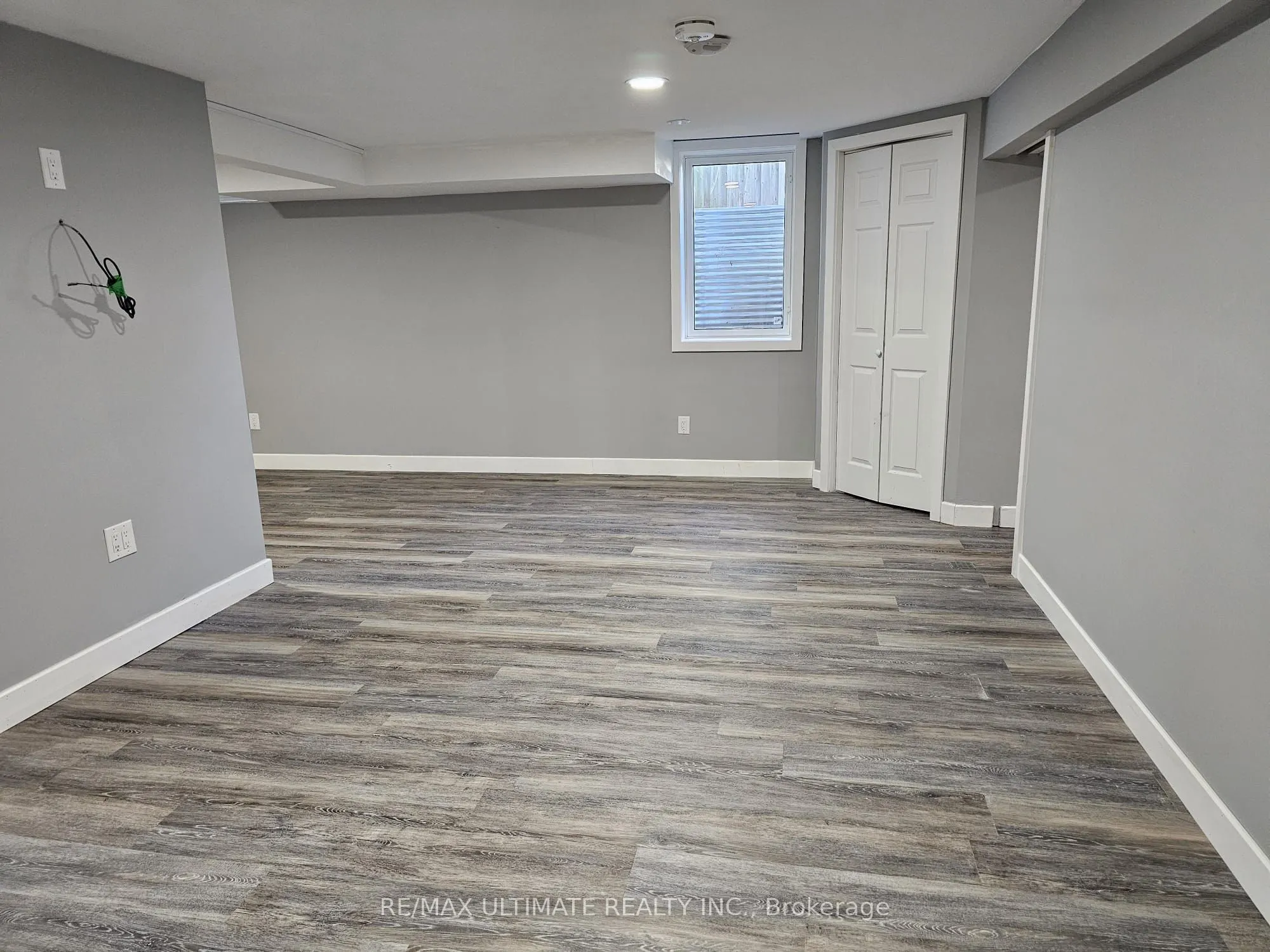 977 Ferndale Crescent, #Lower