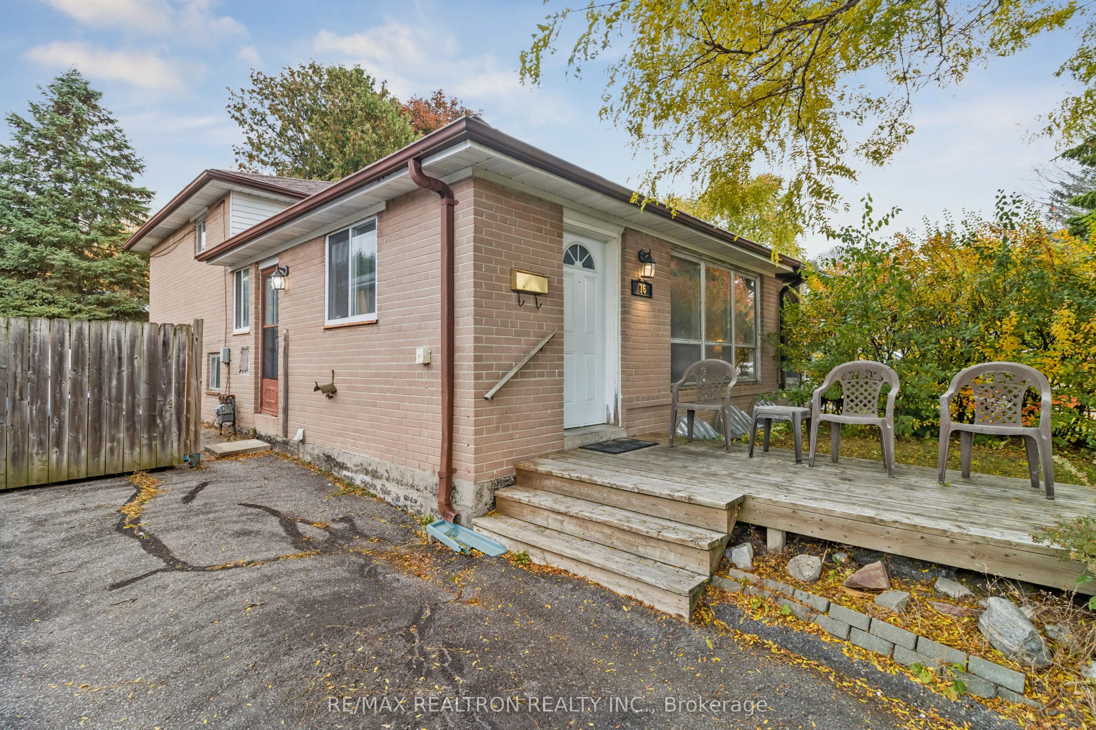 16 Foreht Crescent