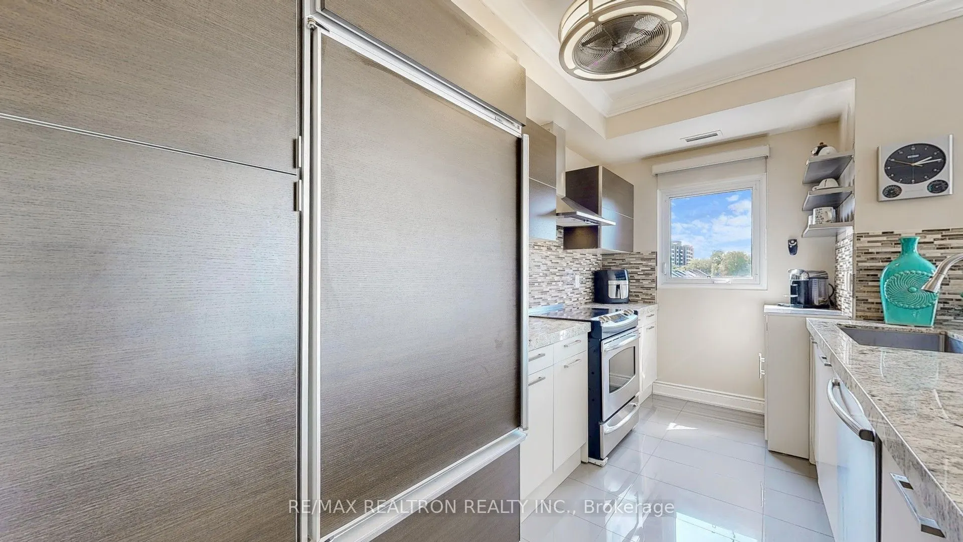 160 Woodbridge Avenue, #PH609