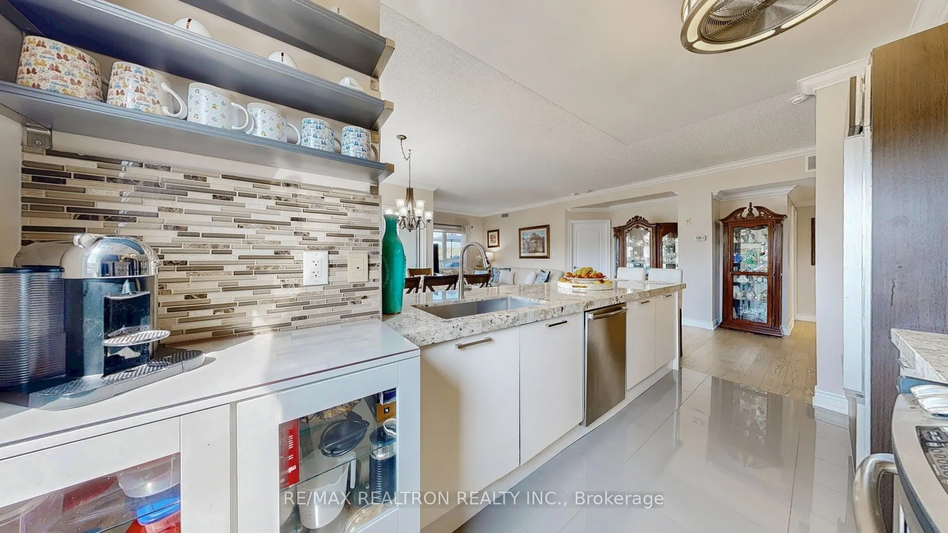 160 Woodbridge Avenue, #PH609