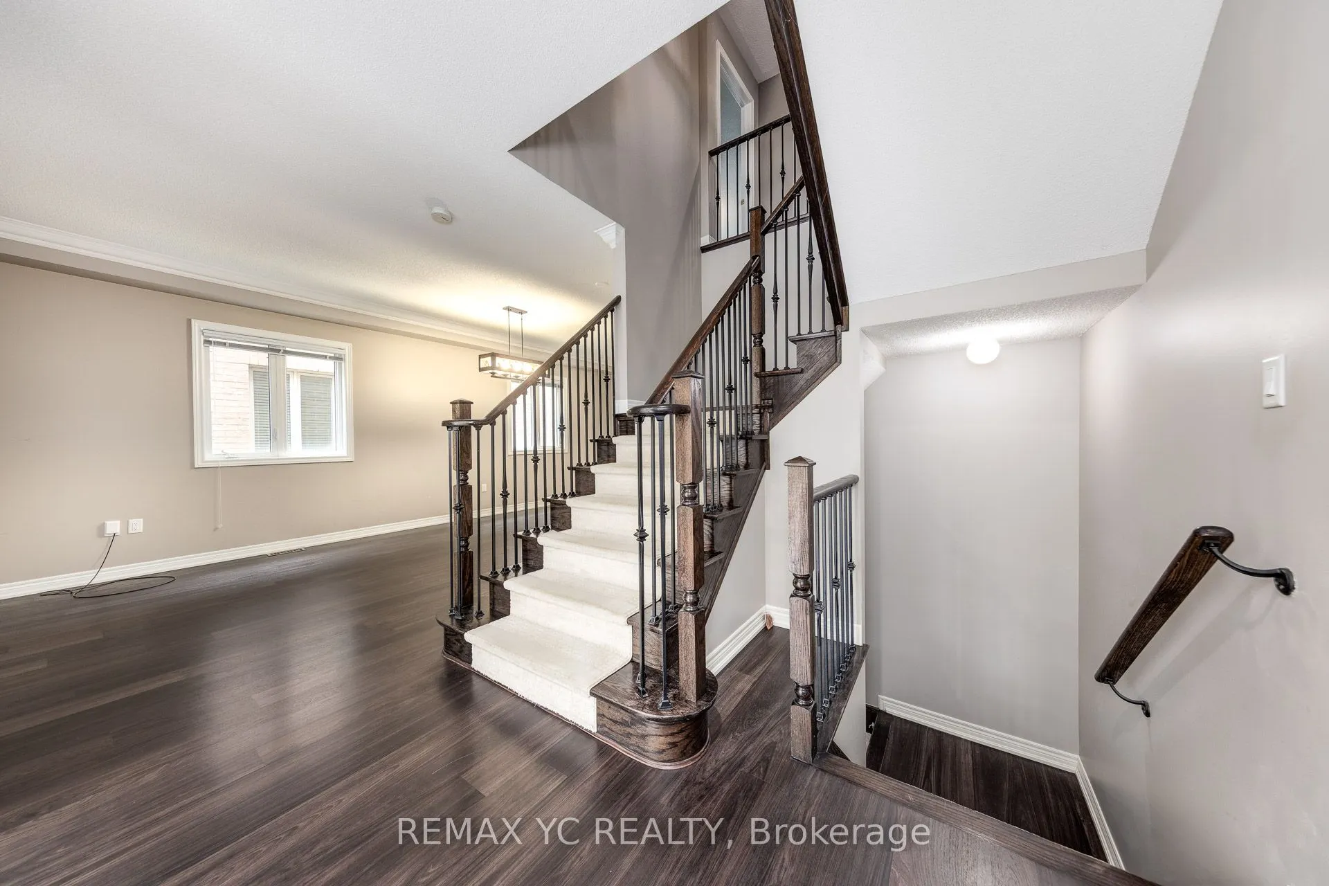 7 Riverhill Drive