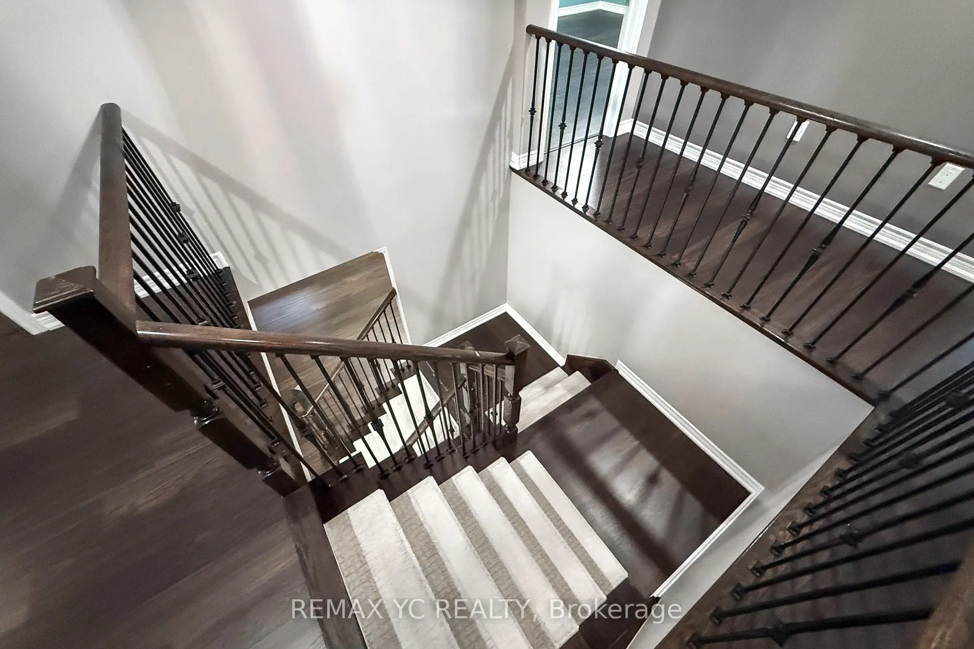 7 Riverhill Drive