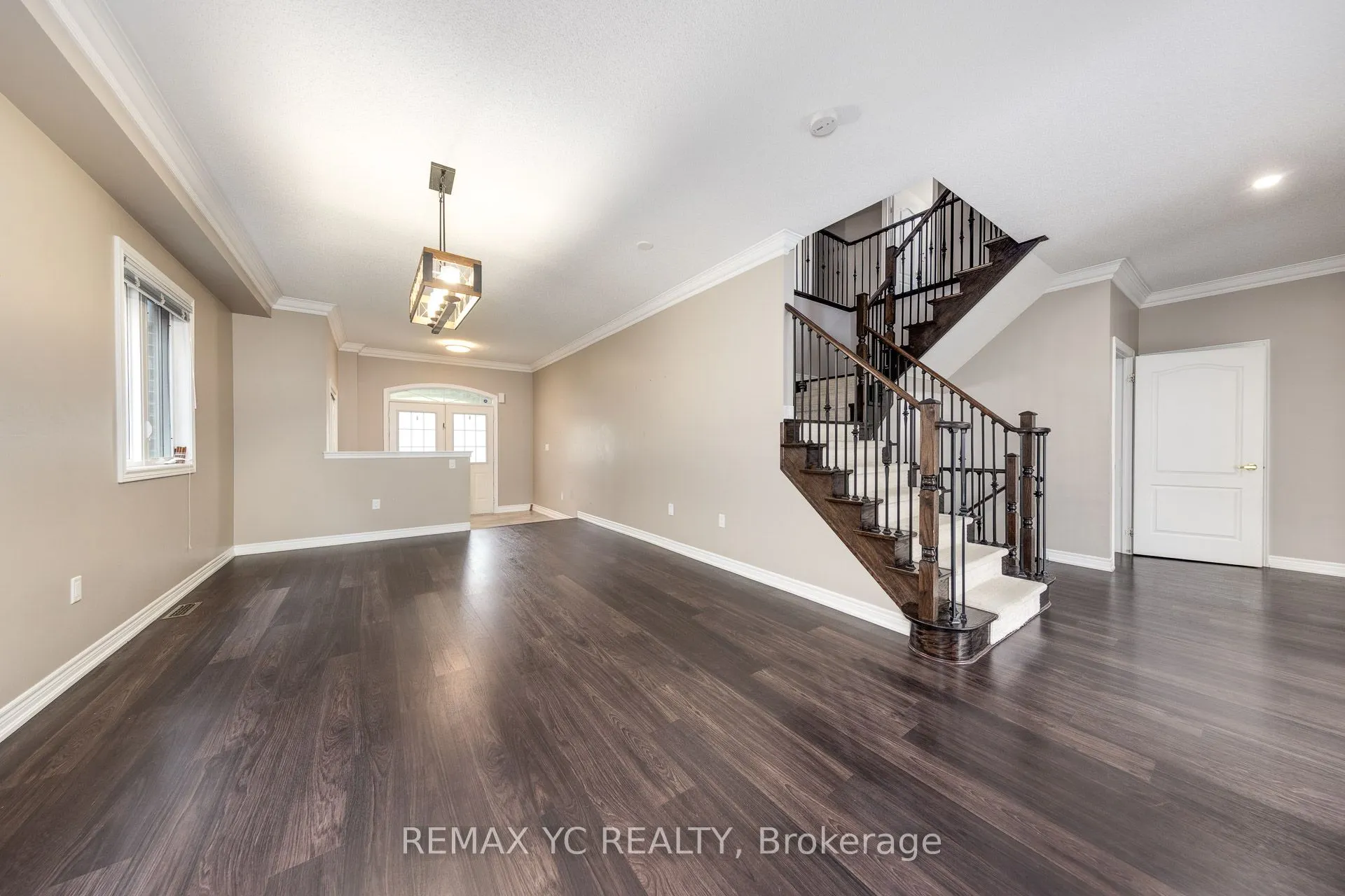 7 Riverhill Drive