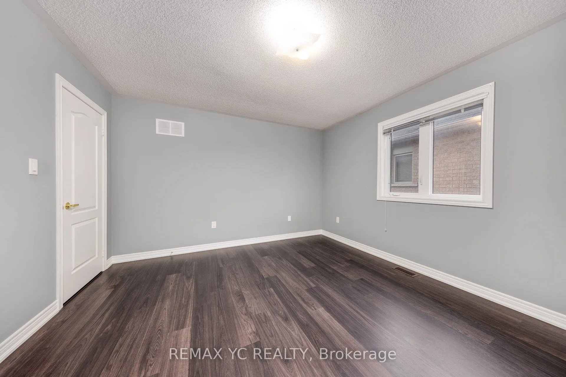 7 Riverhill Drive