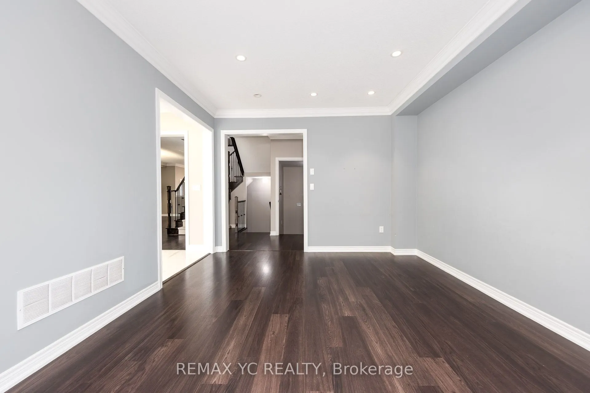 7 Riverhill Drive