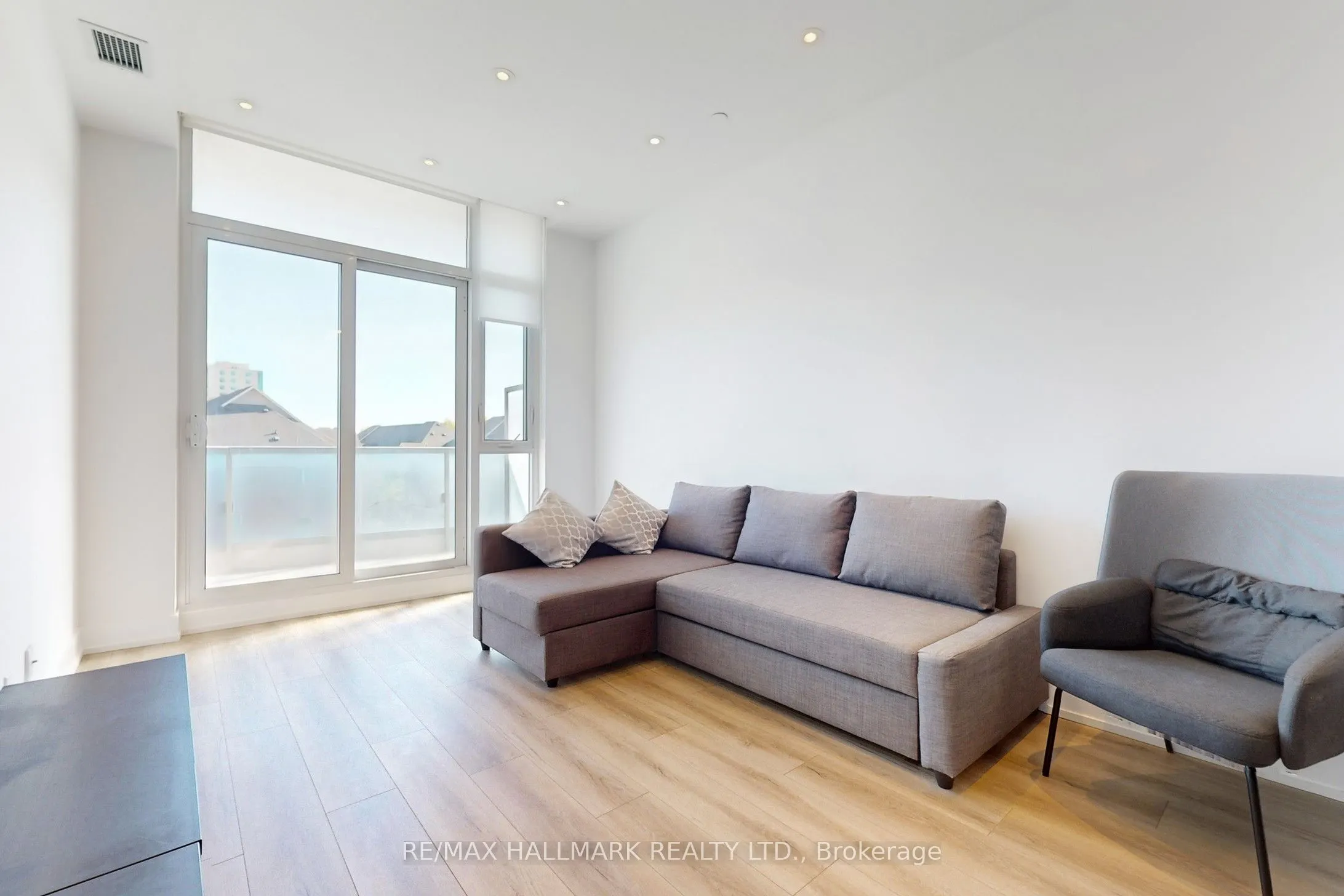 9471 Yonge Street, #327