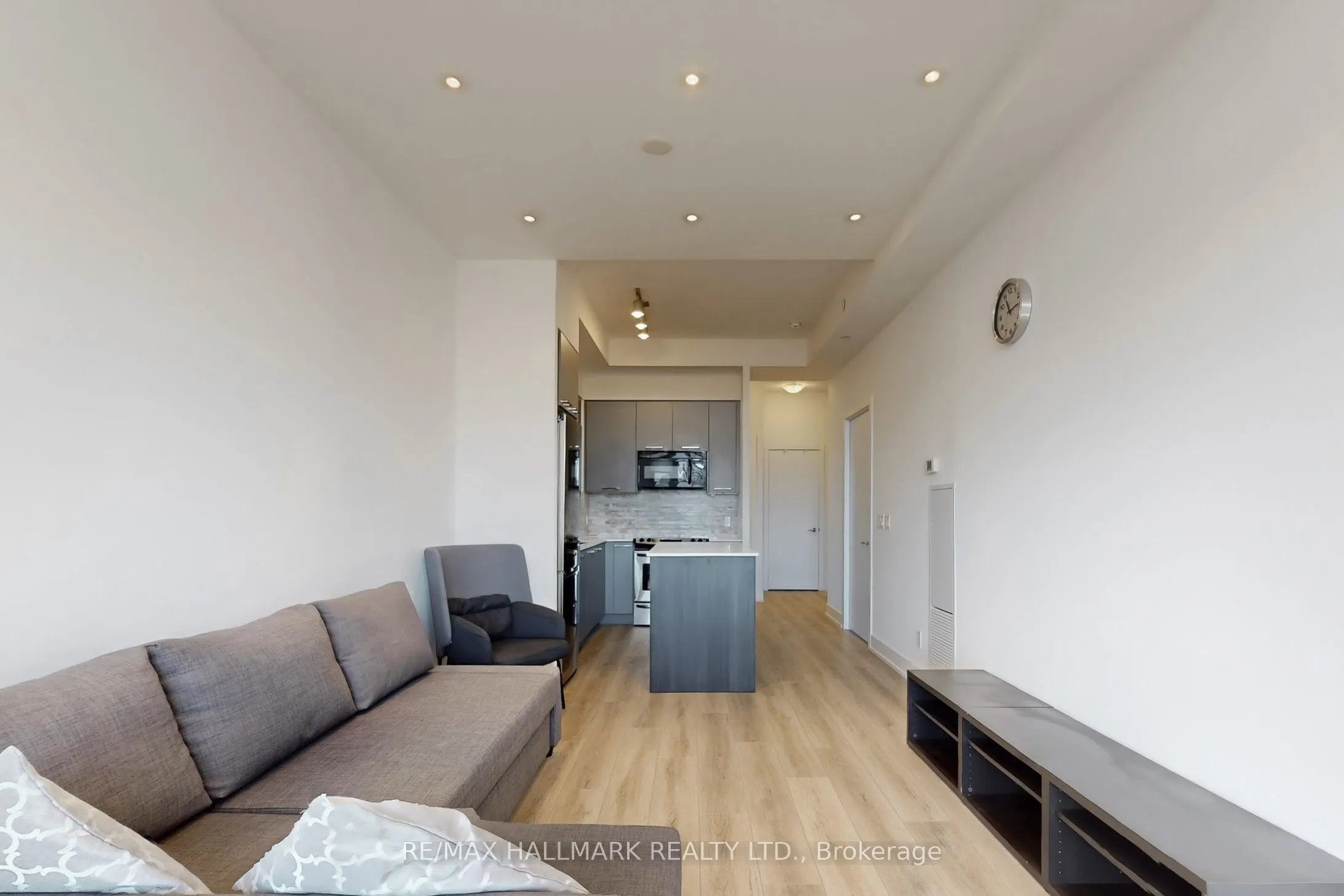 9471 Yonge Street, #327