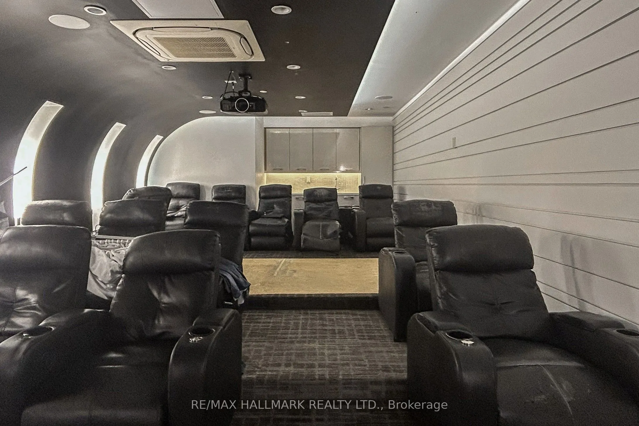 9471 Yonge Street, #327