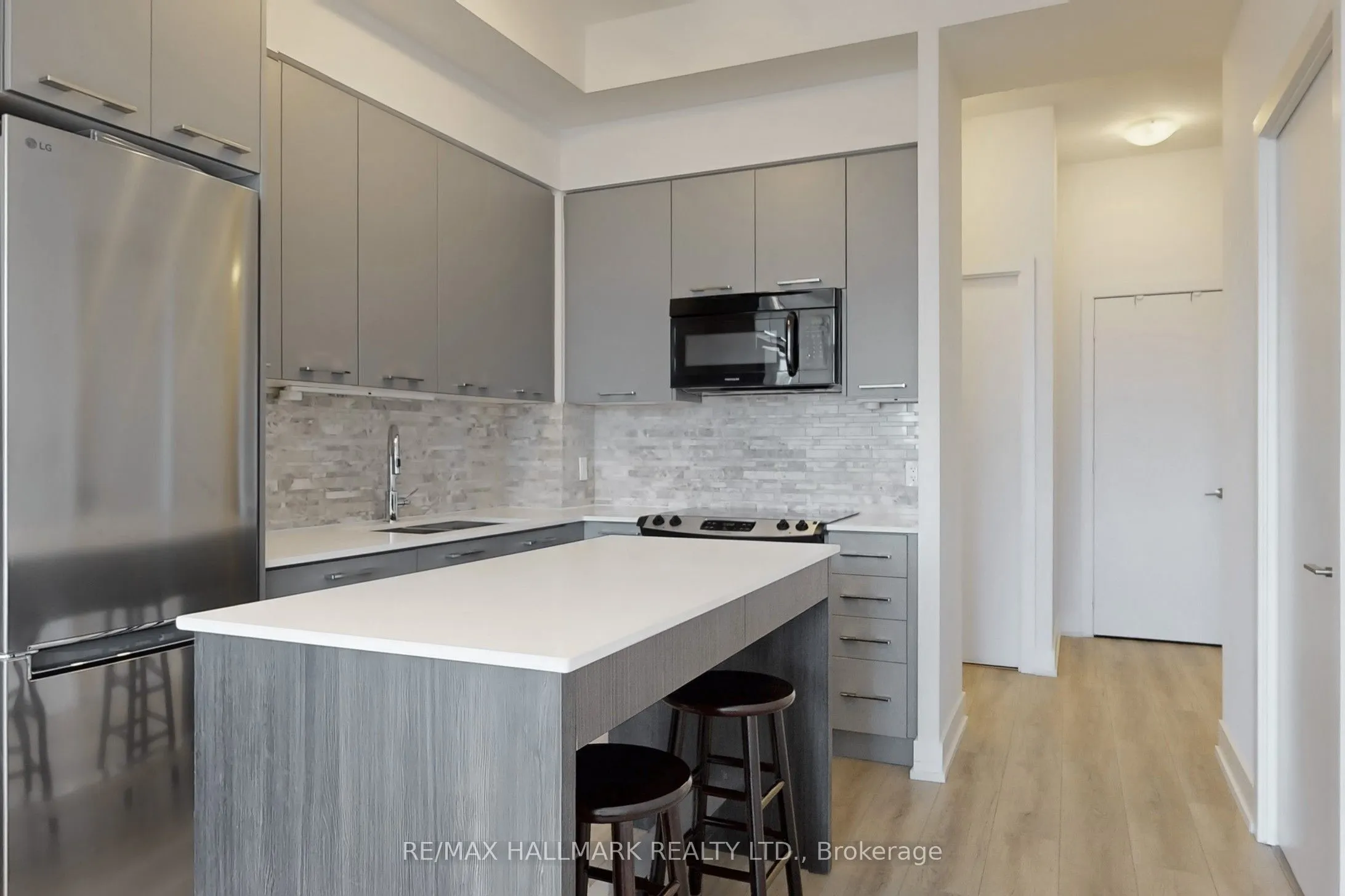 9471 Yonge Street, #327