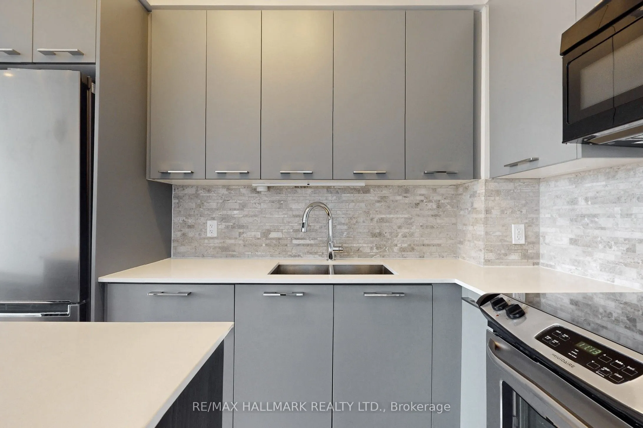 9471 Yonge Street, #327