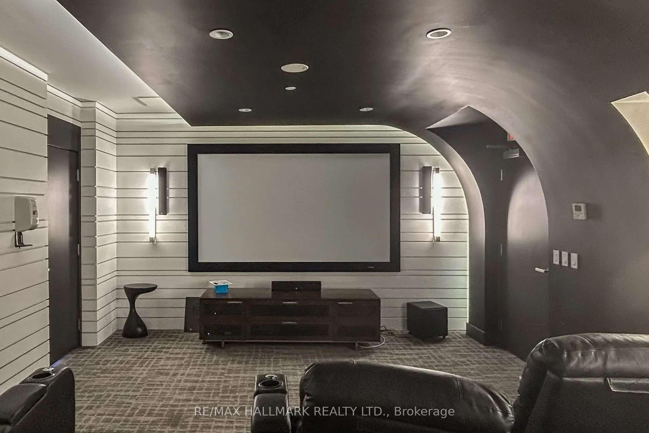 9471 Yonge Street, #327