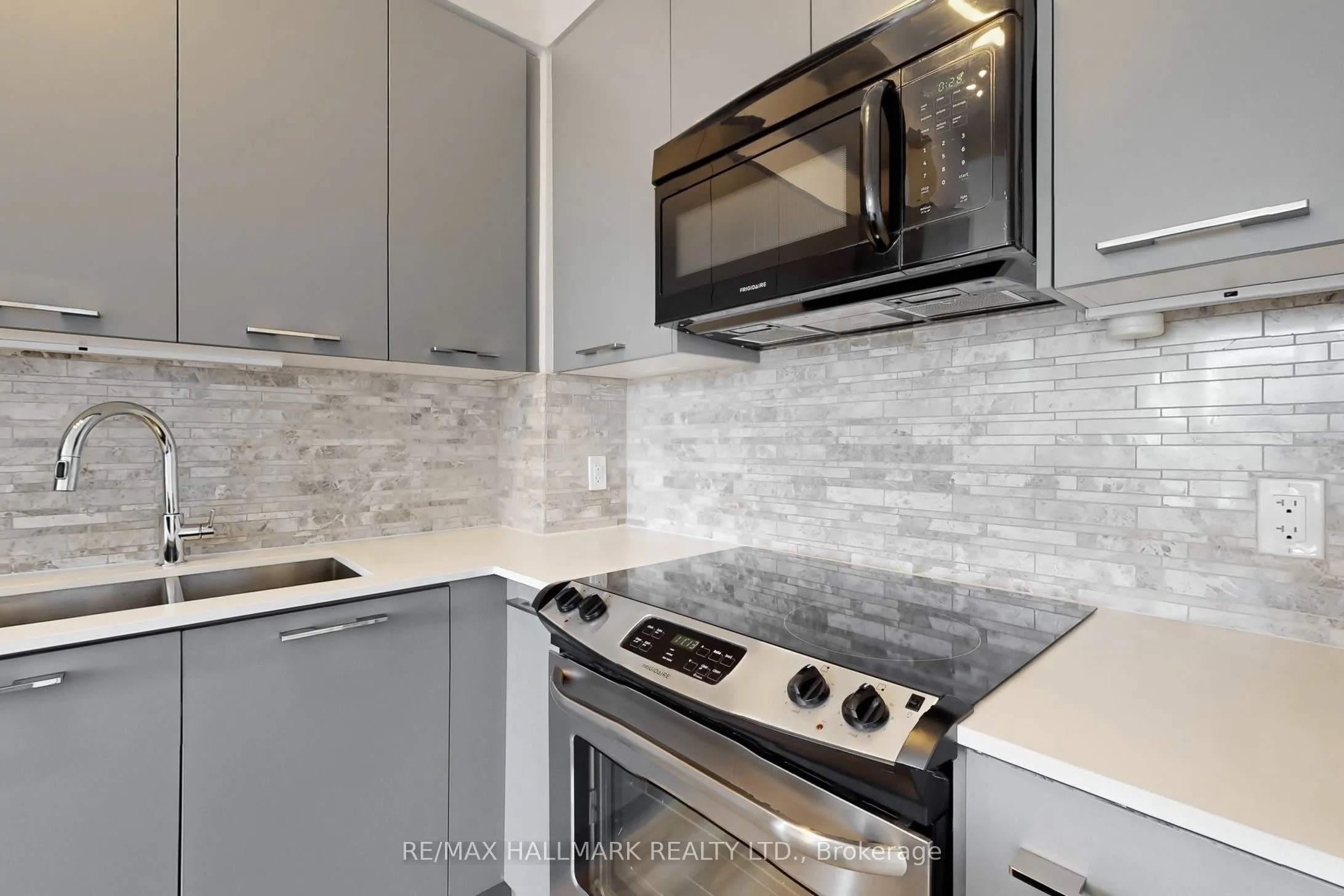 9471 Yonge Street, #327