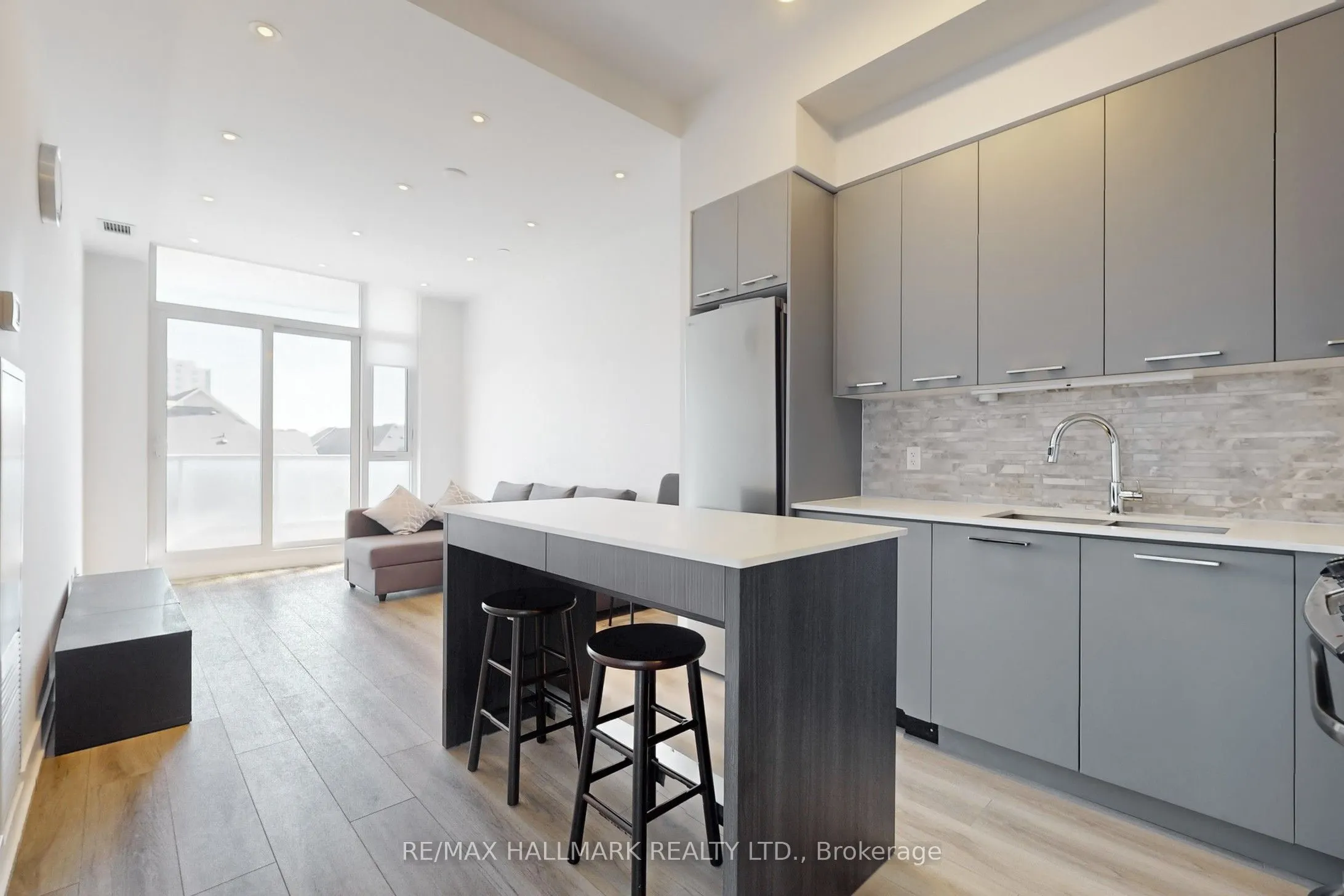 9471 Yonge Street, #327