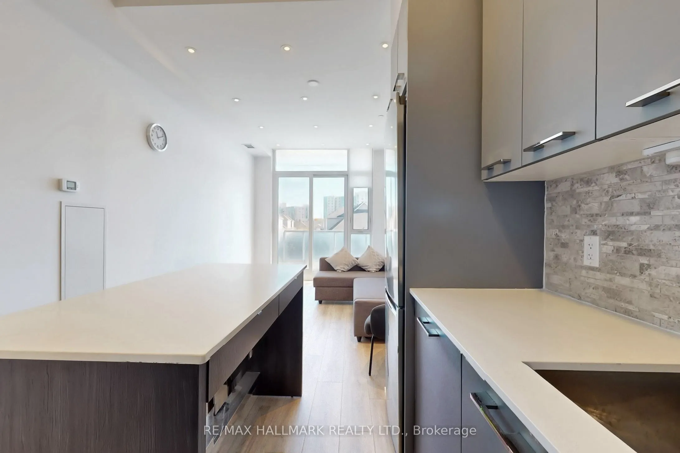 9471 Yonge Street, #327