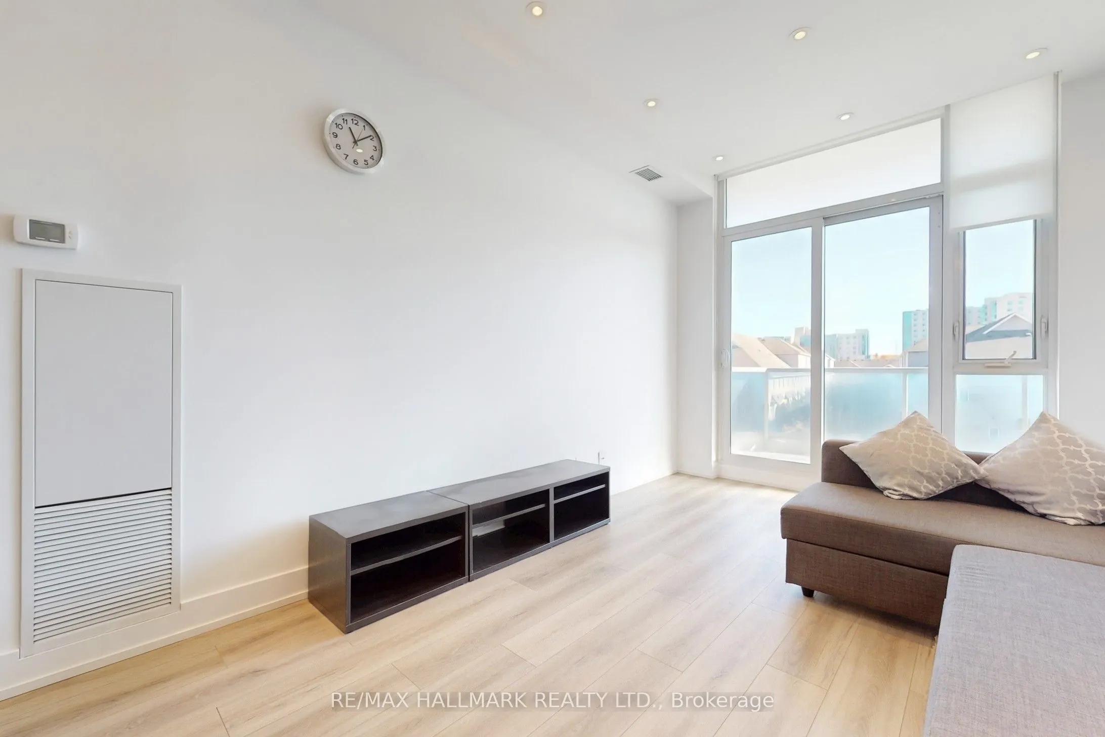 9471 Yonge Street, #327