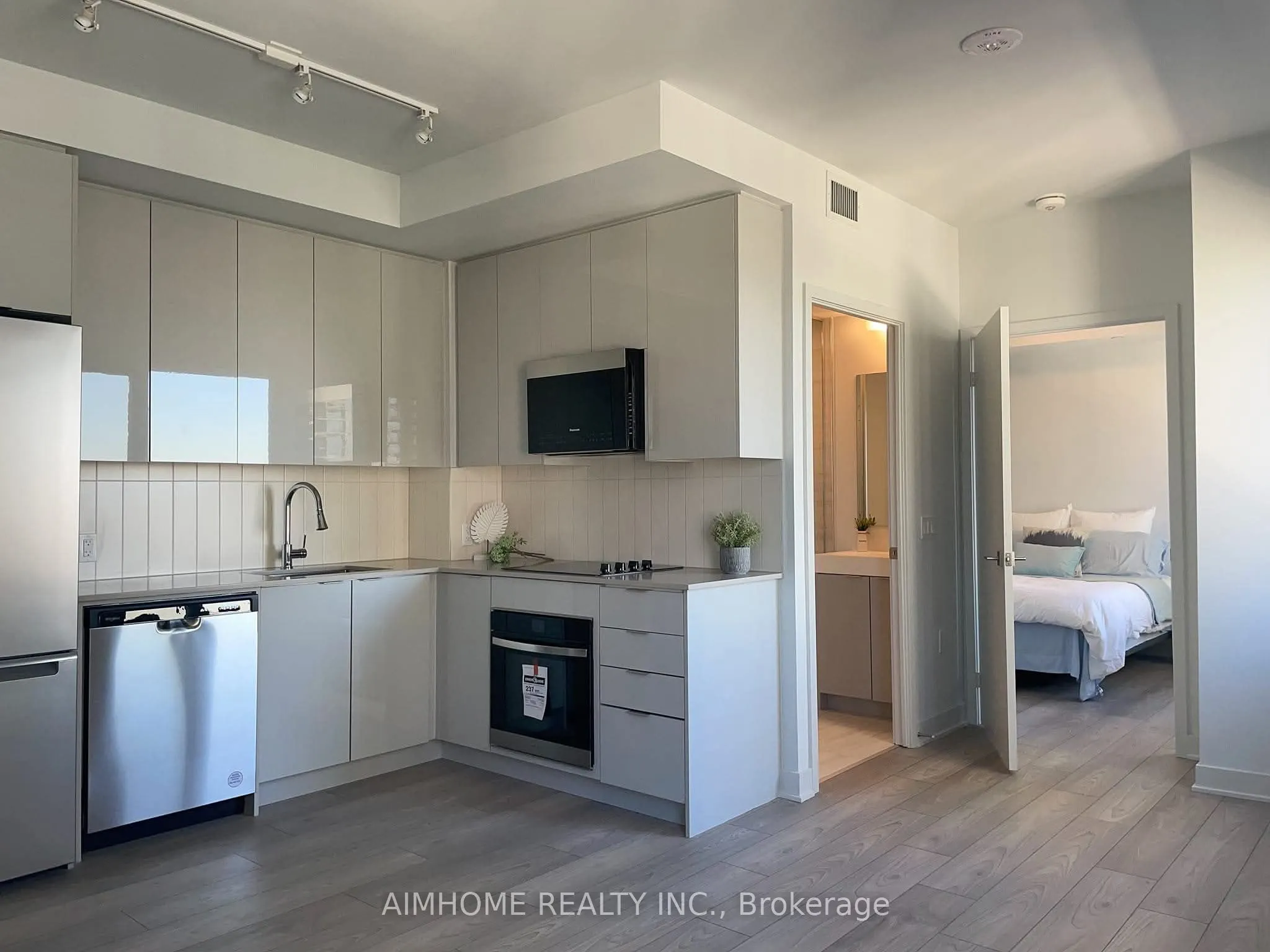 2920 Highway 7 Road, #1606