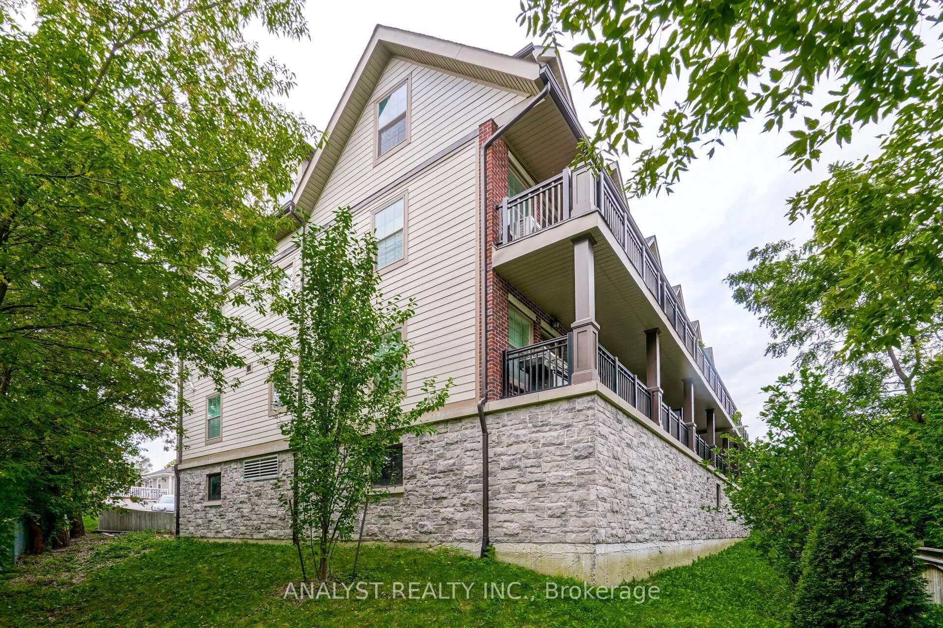 10425 Islington Avenue, #216