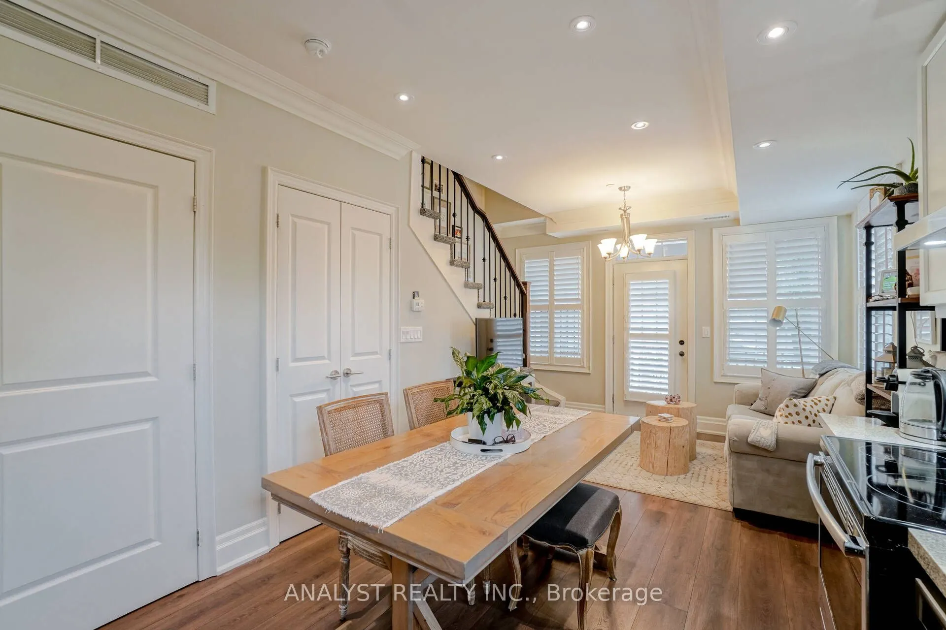 10425 Islington Avenue, #216