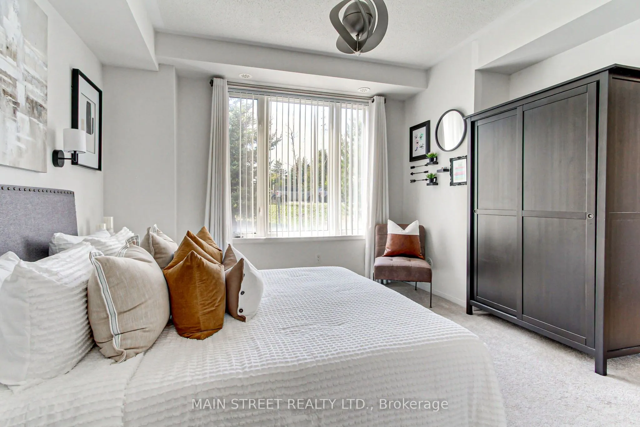 15949 Bayview Avenue