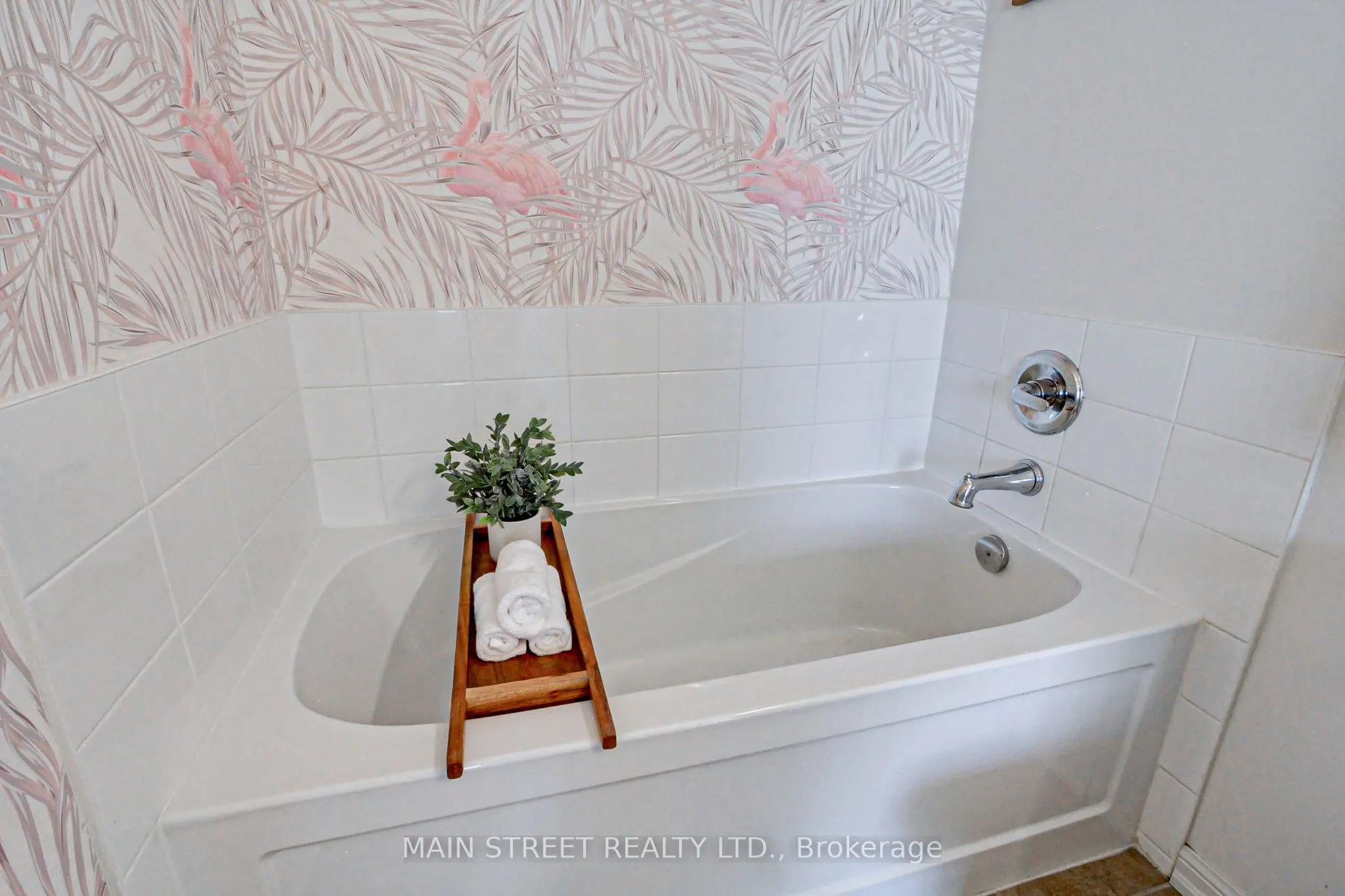 15949 Bayview Avenue